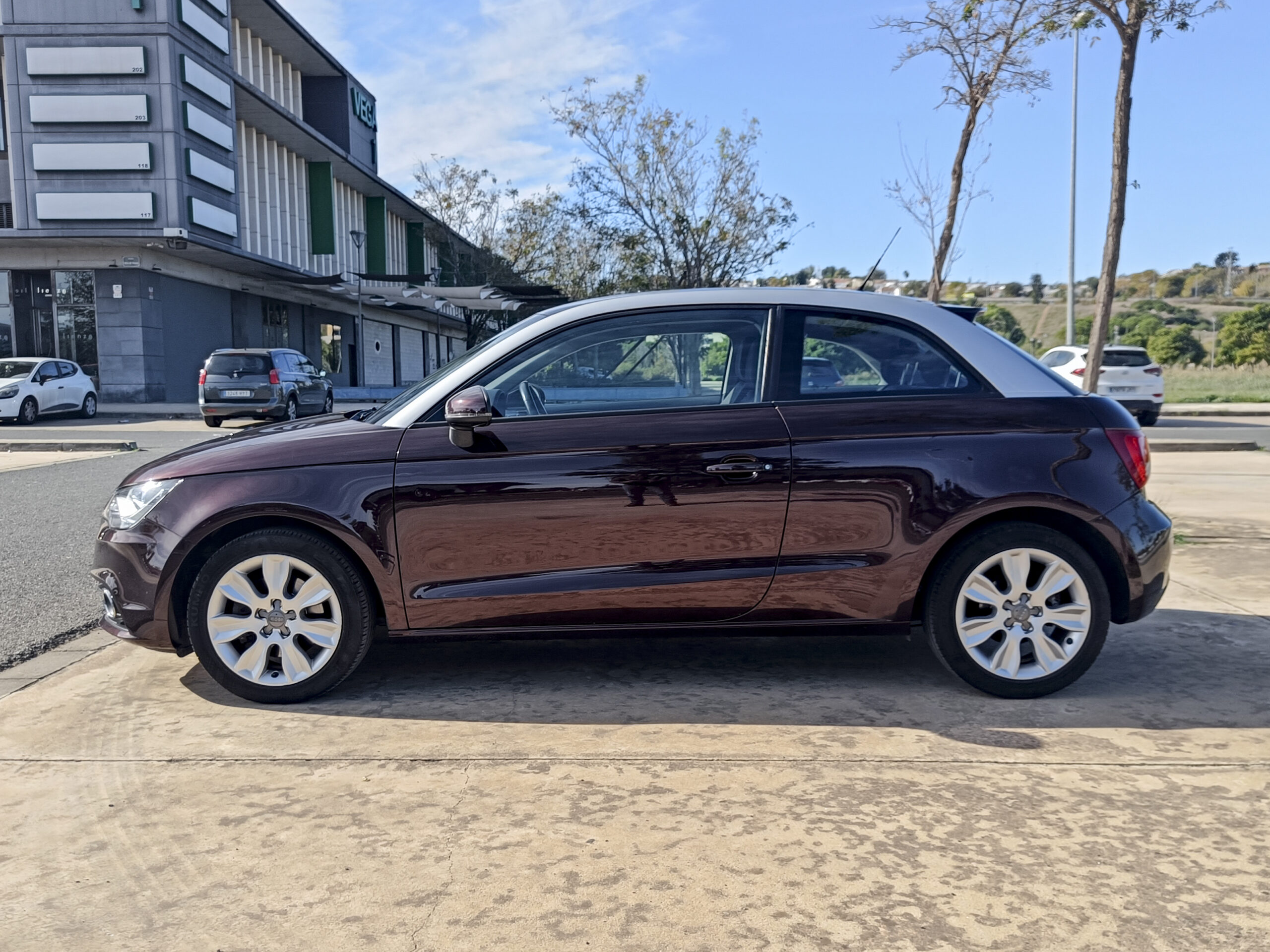 AUDI A1 1.4 TFSI AMBITION S-TRONIC – 122cv – 2012 – 259.000 kms