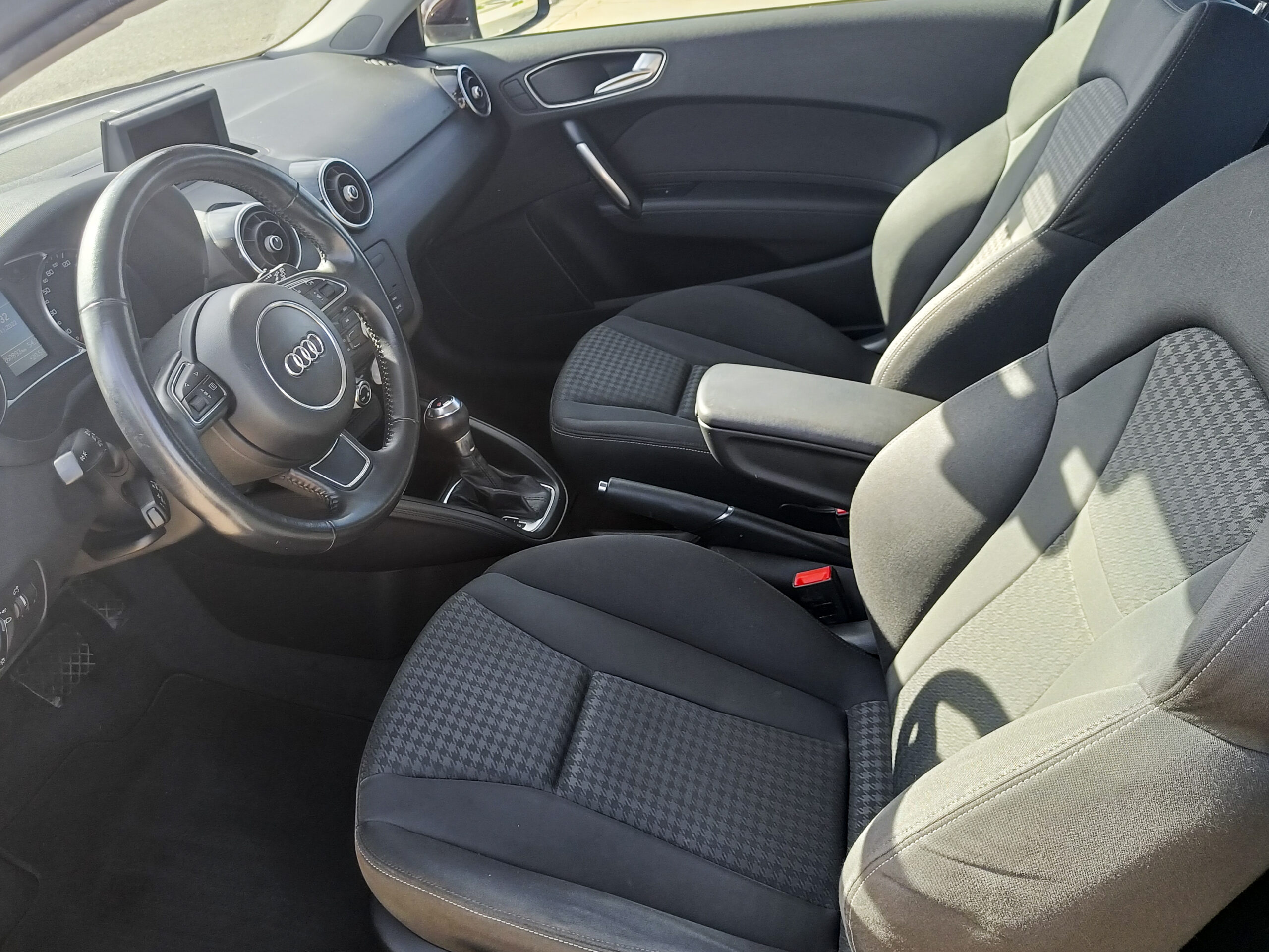 AUDI A1 1.4 TFSI AMBITION S-TRONIC – 122cv – 2012 – 259.000 kms