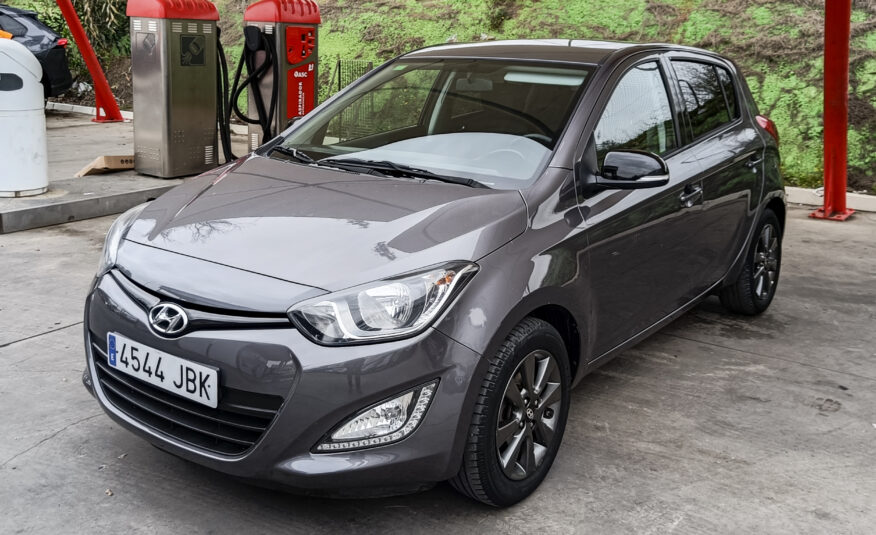 HYUNDAI i20 – Gasolina – 85cv – 2015 – 136.000 kms – desde 120€/mes