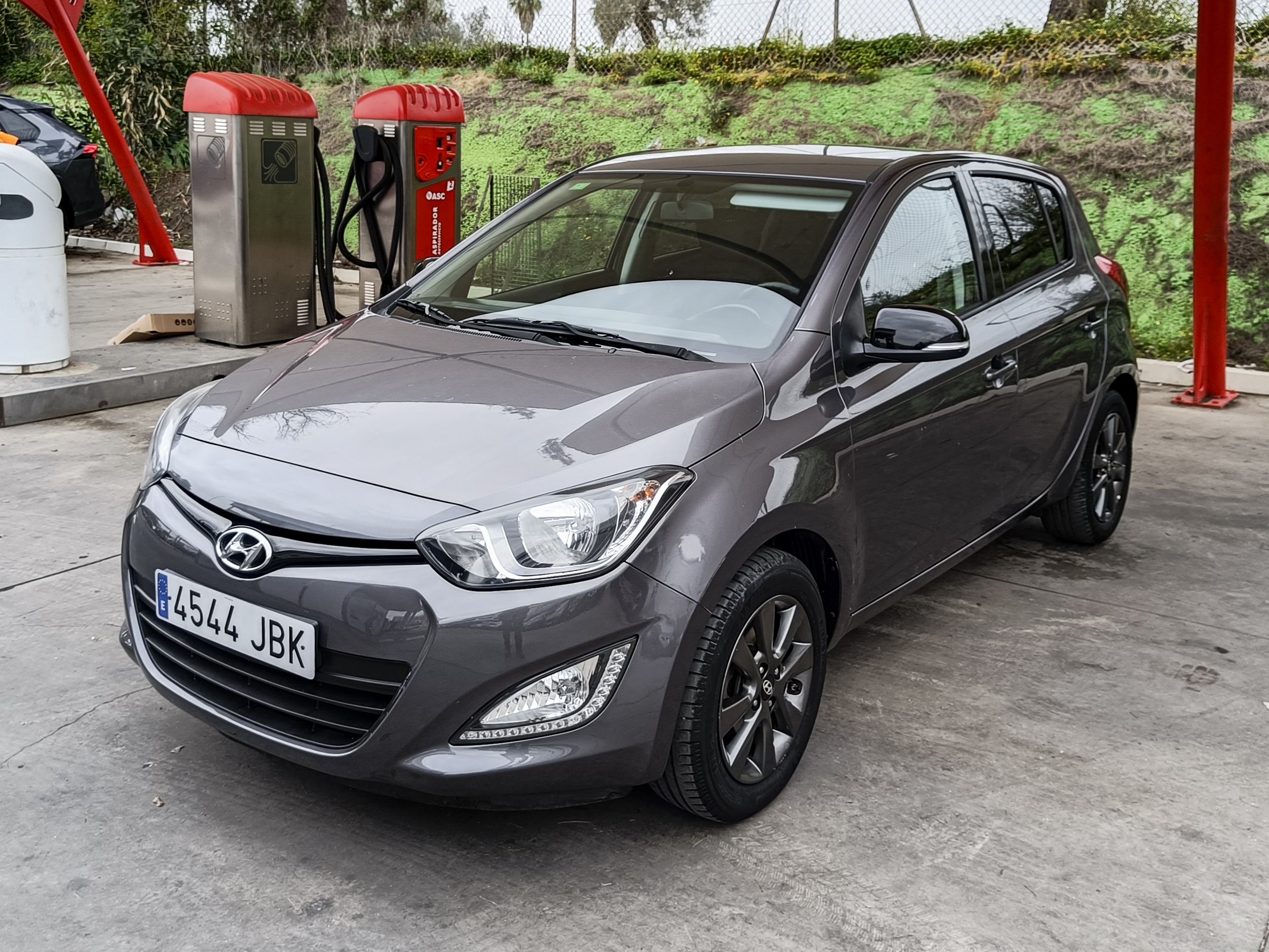HYUNDAI i20 – Gasolina – 85cv – 2015 – 136.000 kms – desde 120€/mes
