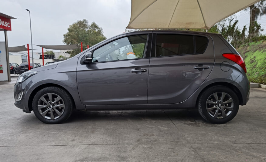 HYUNDAI i20 – Gasolina – 85cv – 2015 – 136.000 kms – desde 120€/mes