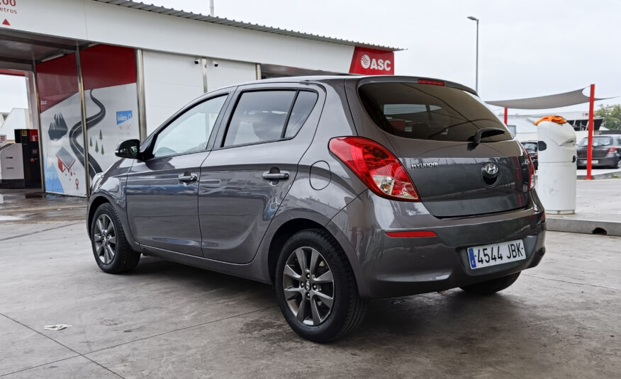 HYUNDAI i20 – Gasolina – 85cv – 2015 – 136.000 kms – desde 120€/mes