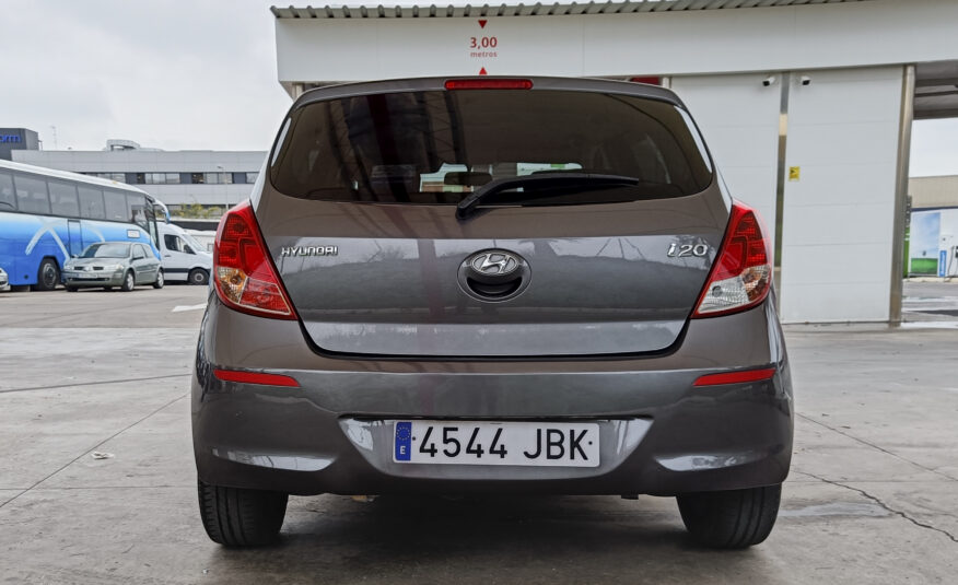 HYUNDAI i20 – Gasolina – 85cv – 2015 – 136.000 kms – desde 120€/mes