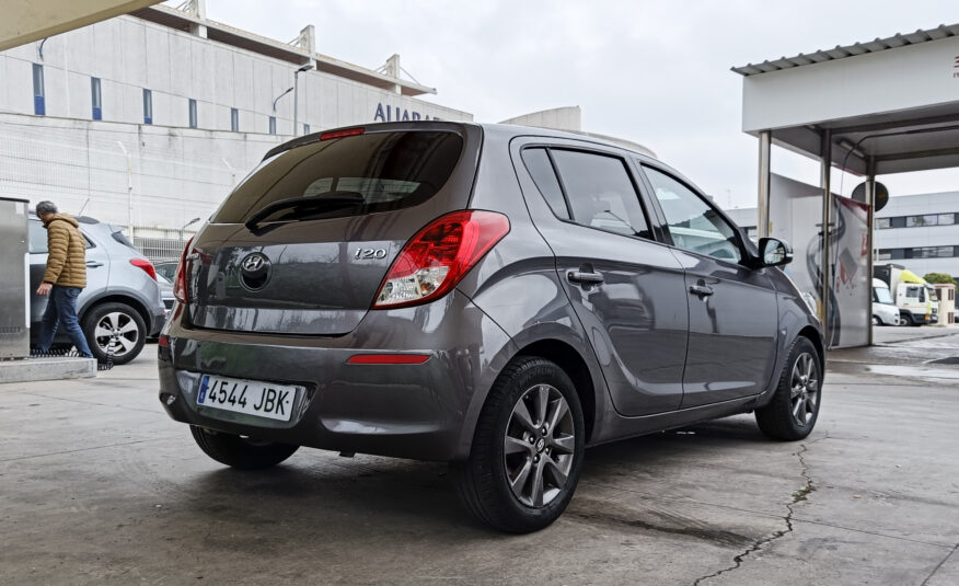 HYUNDAI i20 – Gasolina – 85cv – 2015 – 136.000 kms – desde 120€/mes