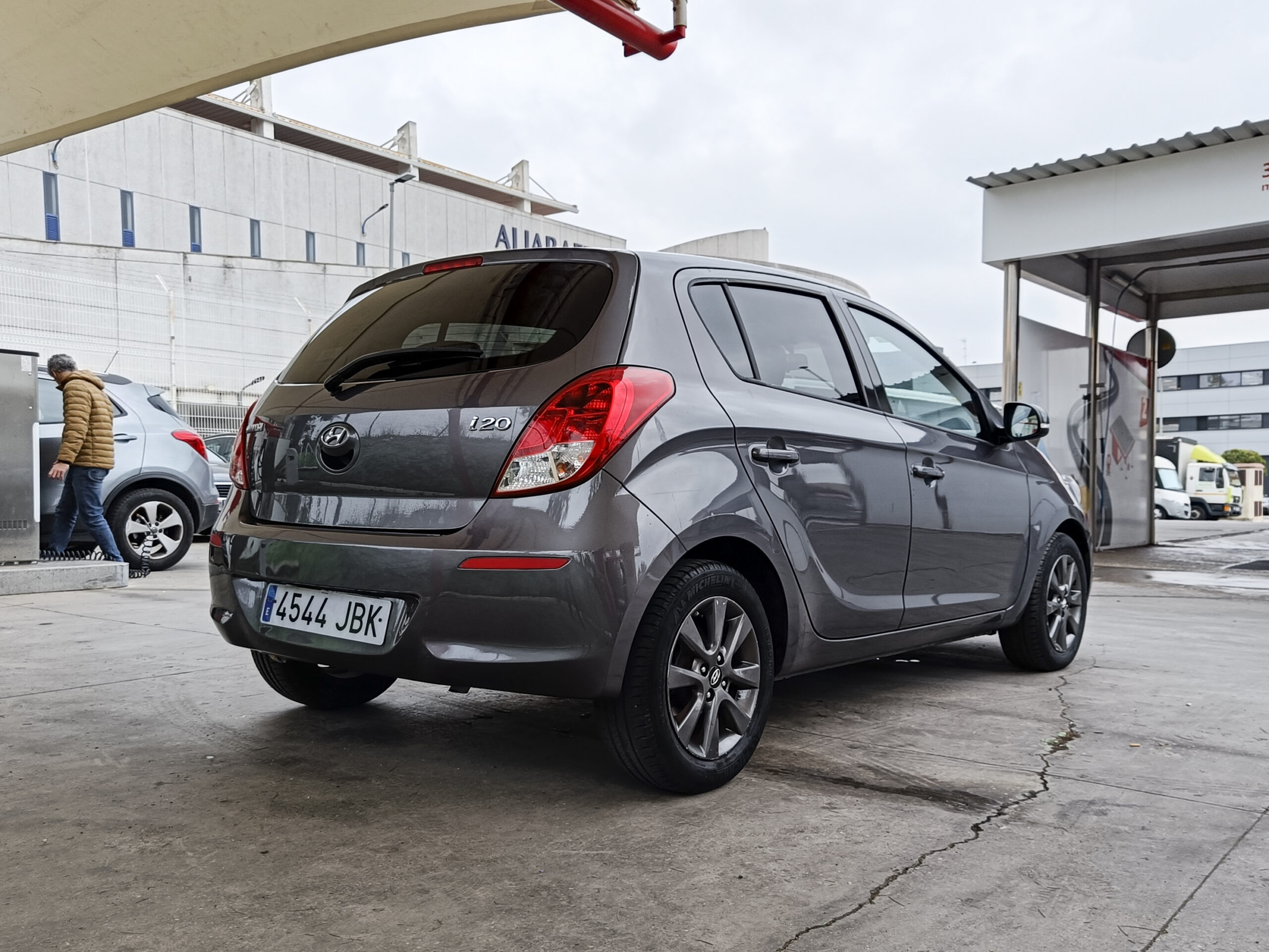 HYUNDAI i20 – Gasolina – 85cv – 2015 – 136.000 kms – desde 120€/mes