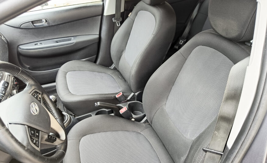 HYUNDAI i20 – Gasolina – 85cv – 2015 – 136.000 kms – desde 120€/mes