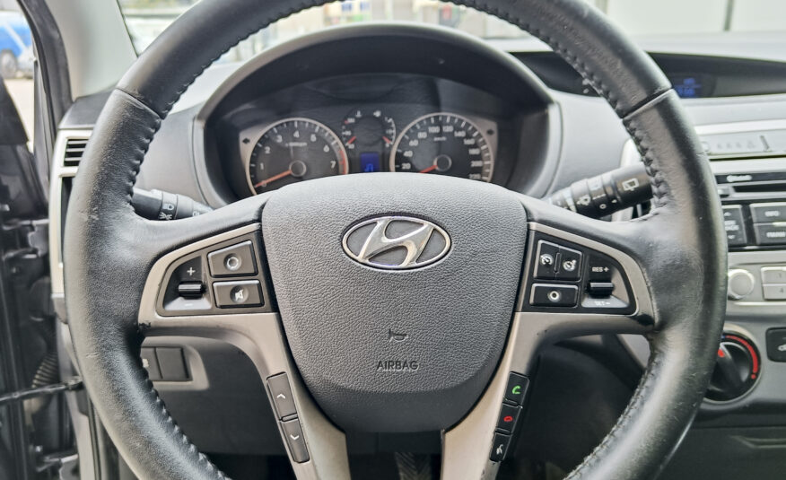 HYUNDAI i20 – Gasolina – 85cv – 2015 – 136.000 kms – desde 120€/mes