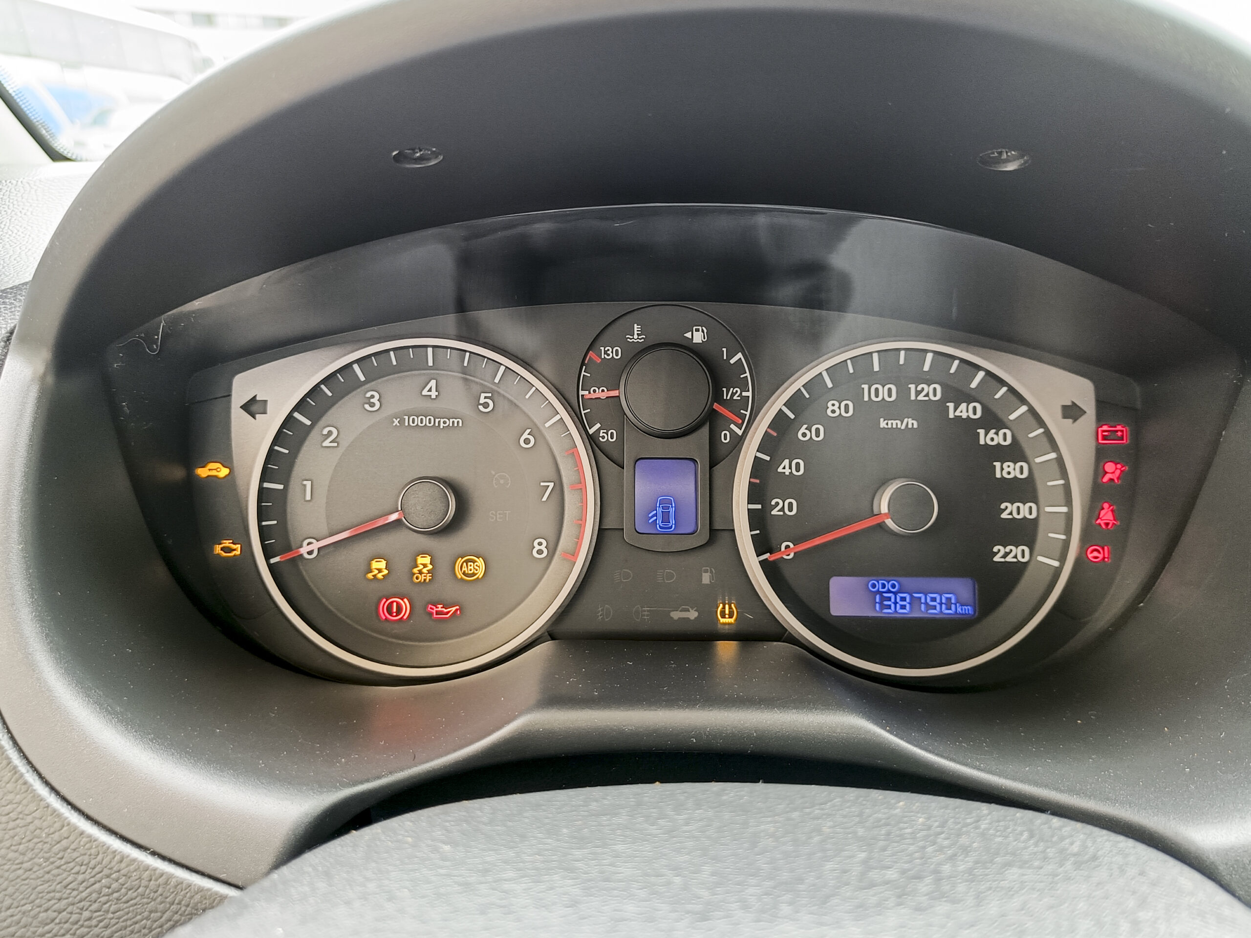 HYUNDAI i20 – Gasolina – 85cv – 2015 – 136.000 kms – desde 120€/mes