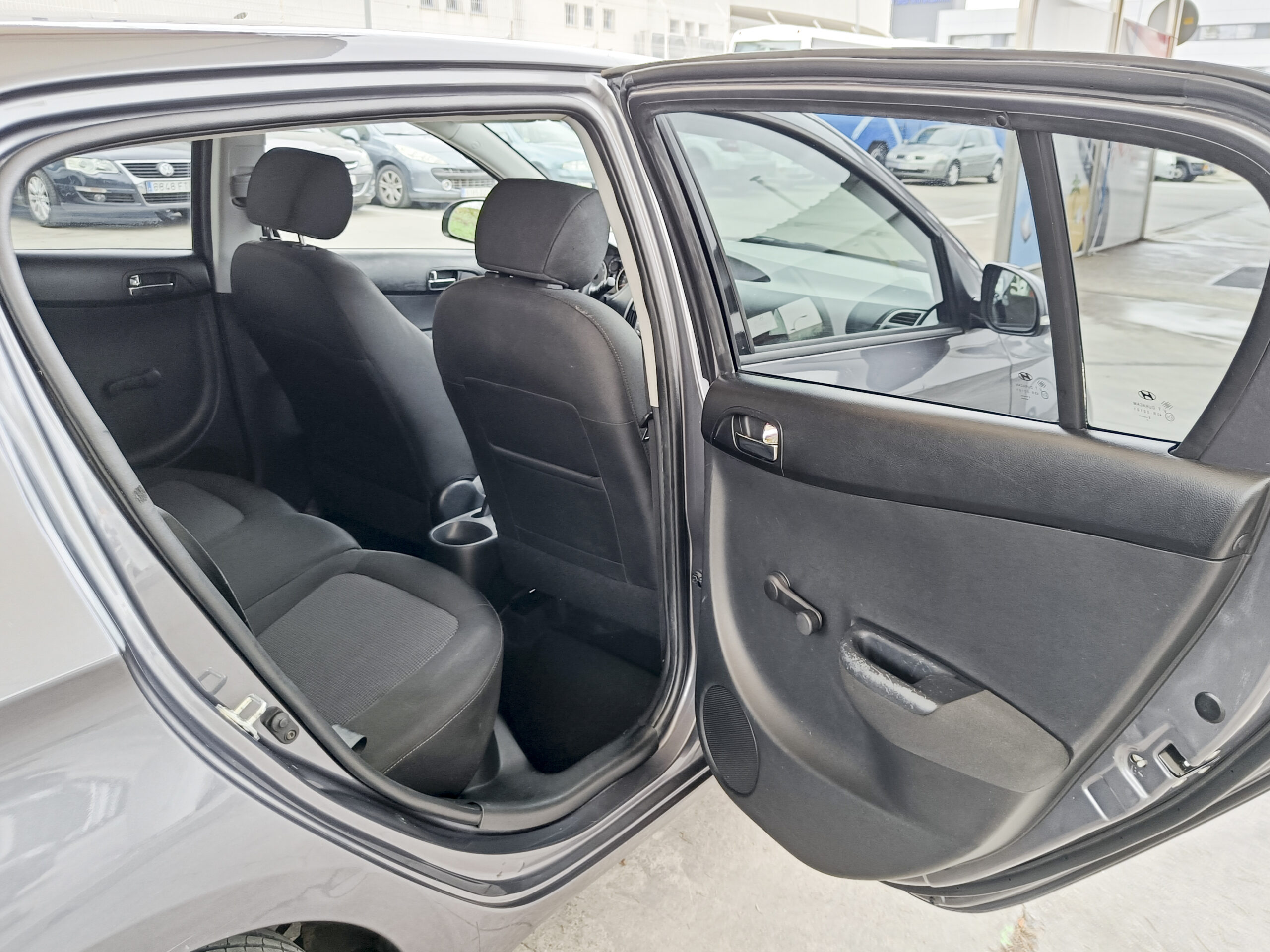 HYUNDAI i20 – Gasolina – 85cv – 2015 – 136.000 kms – desde 120€/mes