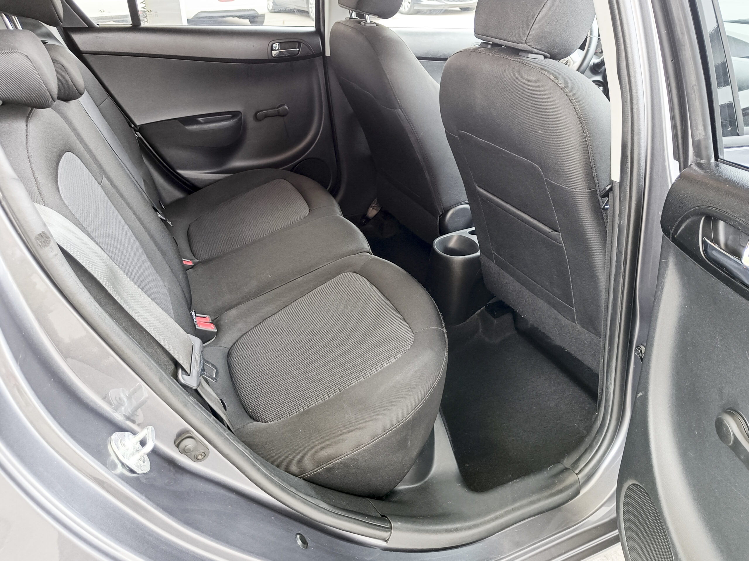 HYUNDAI i20 – Gasolina – 85cv – 2015 – 136.000 kms – desde 120€/mes