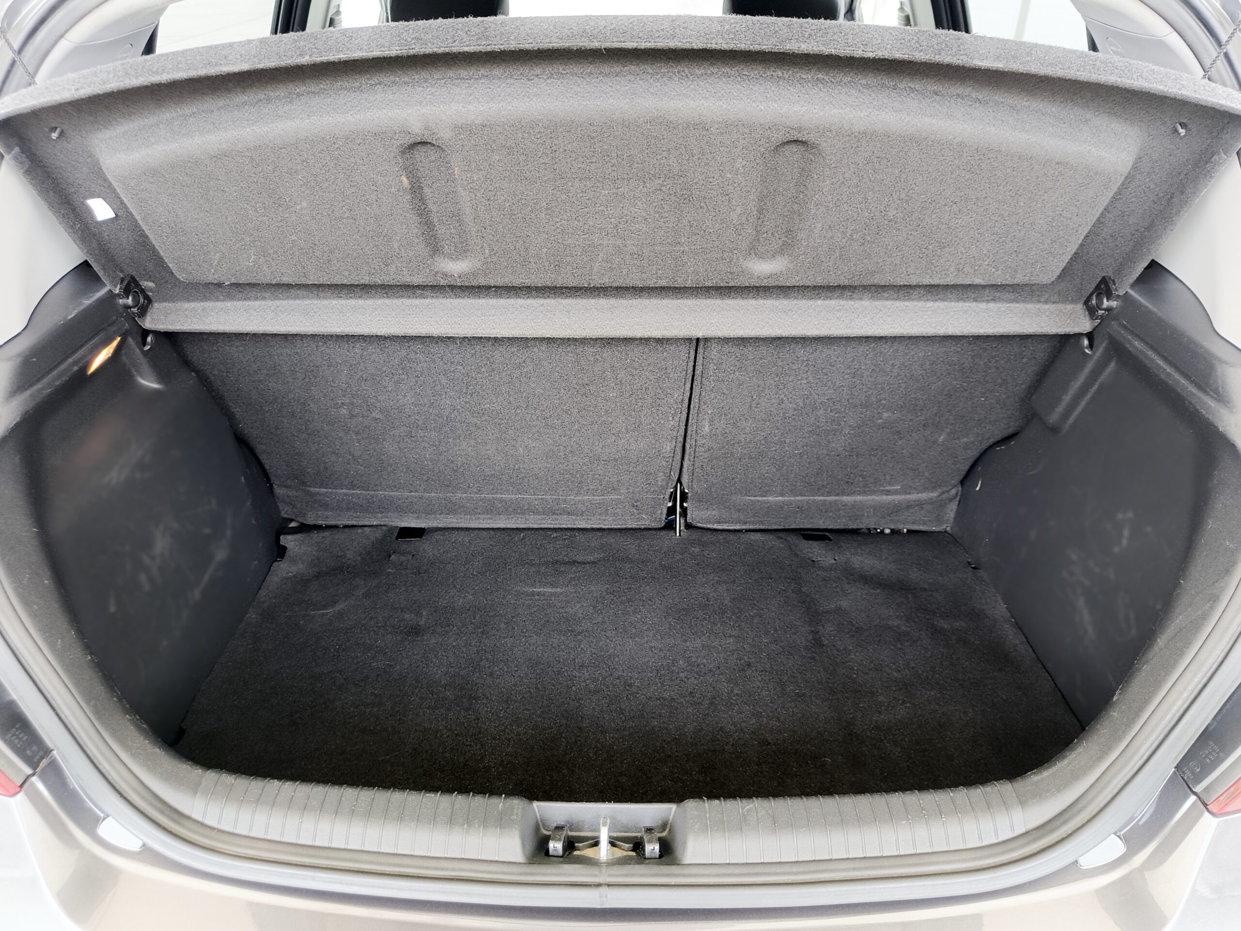 HYUNDAI i20 – Gasolina – 85cv – 2015 – 136.000 kms – desde 120€/mes