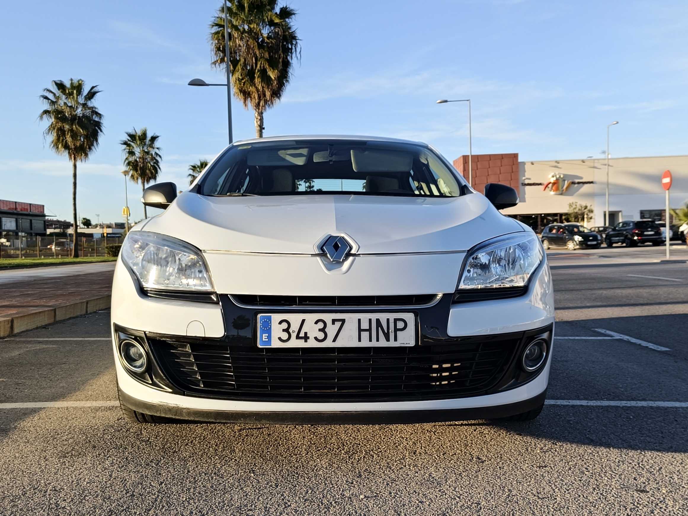 RENAULT MEGANE III 1.6 AUTHENTIQUE – 2013 – GASOLINA – 101cv – 87.000 kms – desde 129€/mes – UNICO PROPIETARIO
