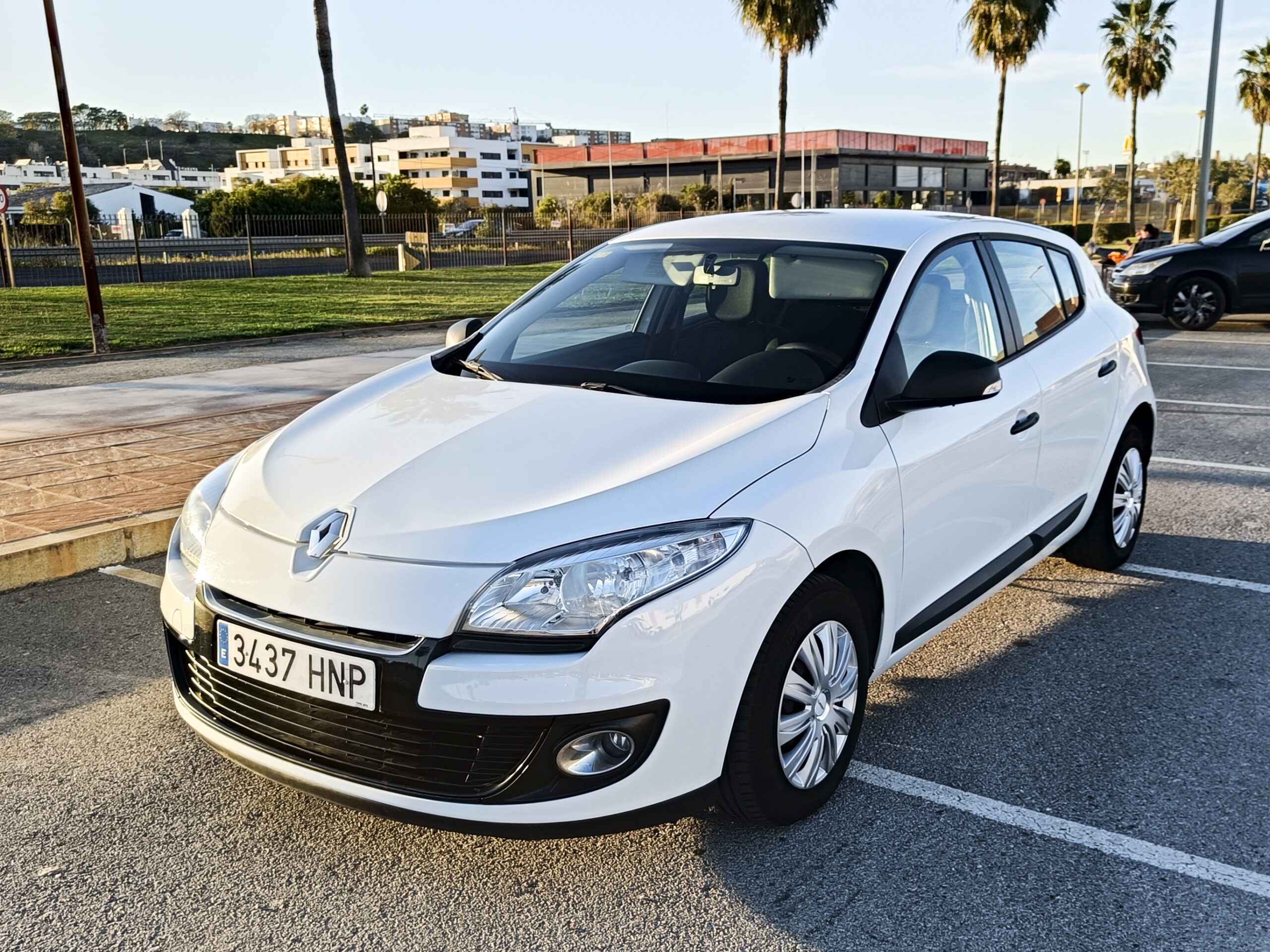 RENAULT MEGANE III 1.6 AUTHENTIQUE – 2013 – GASOLINA – 101cv – 87.000 kms – desde 129€/mes – UNICO PROPIETARIO