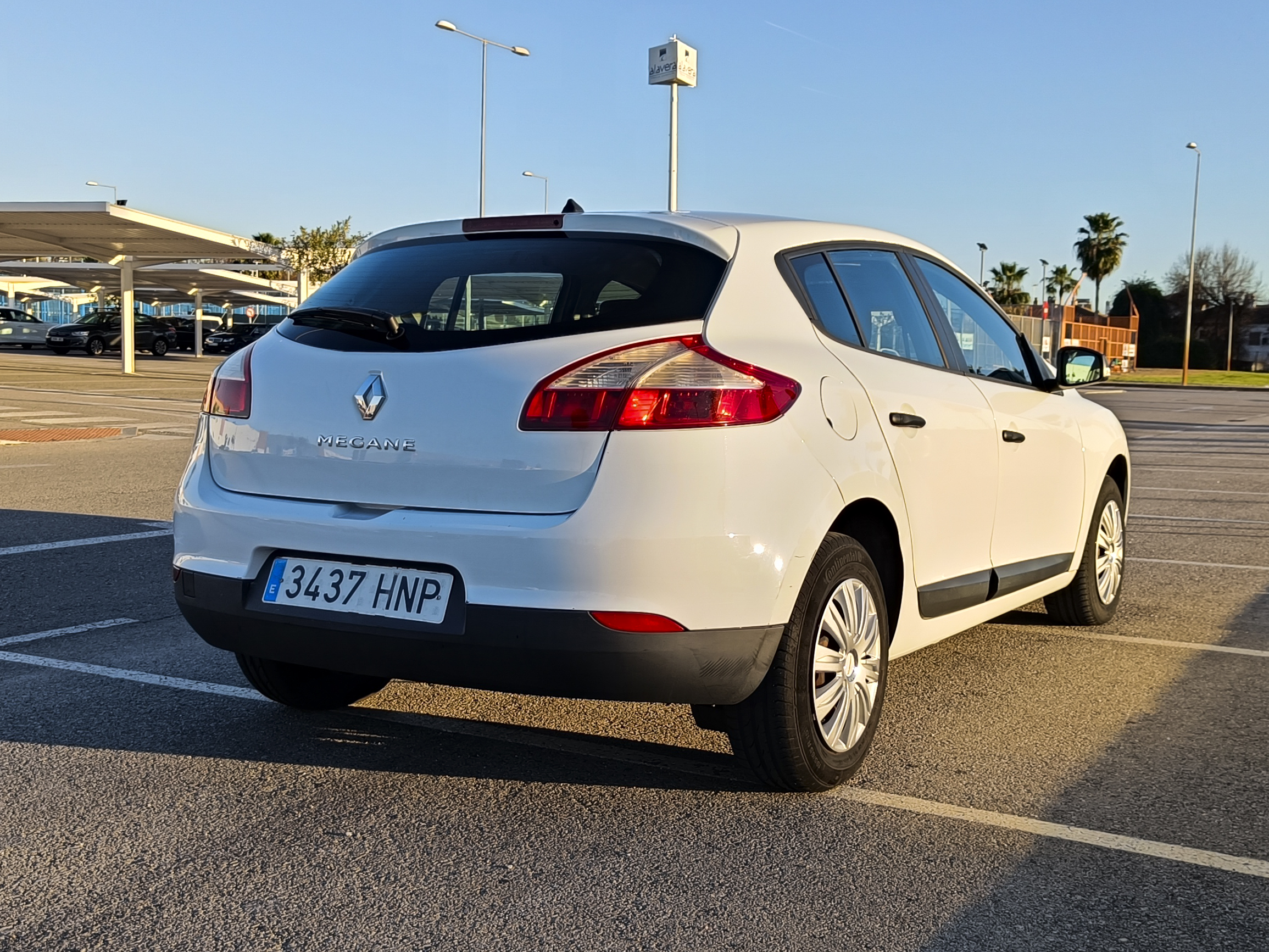 RENAULT MEGANE III 1.6 AUTHENTIQUE – 2013 – GASOLINA – 101cv – 87.000 kms – desde 129€/mes – UNICO PROPIETARIO