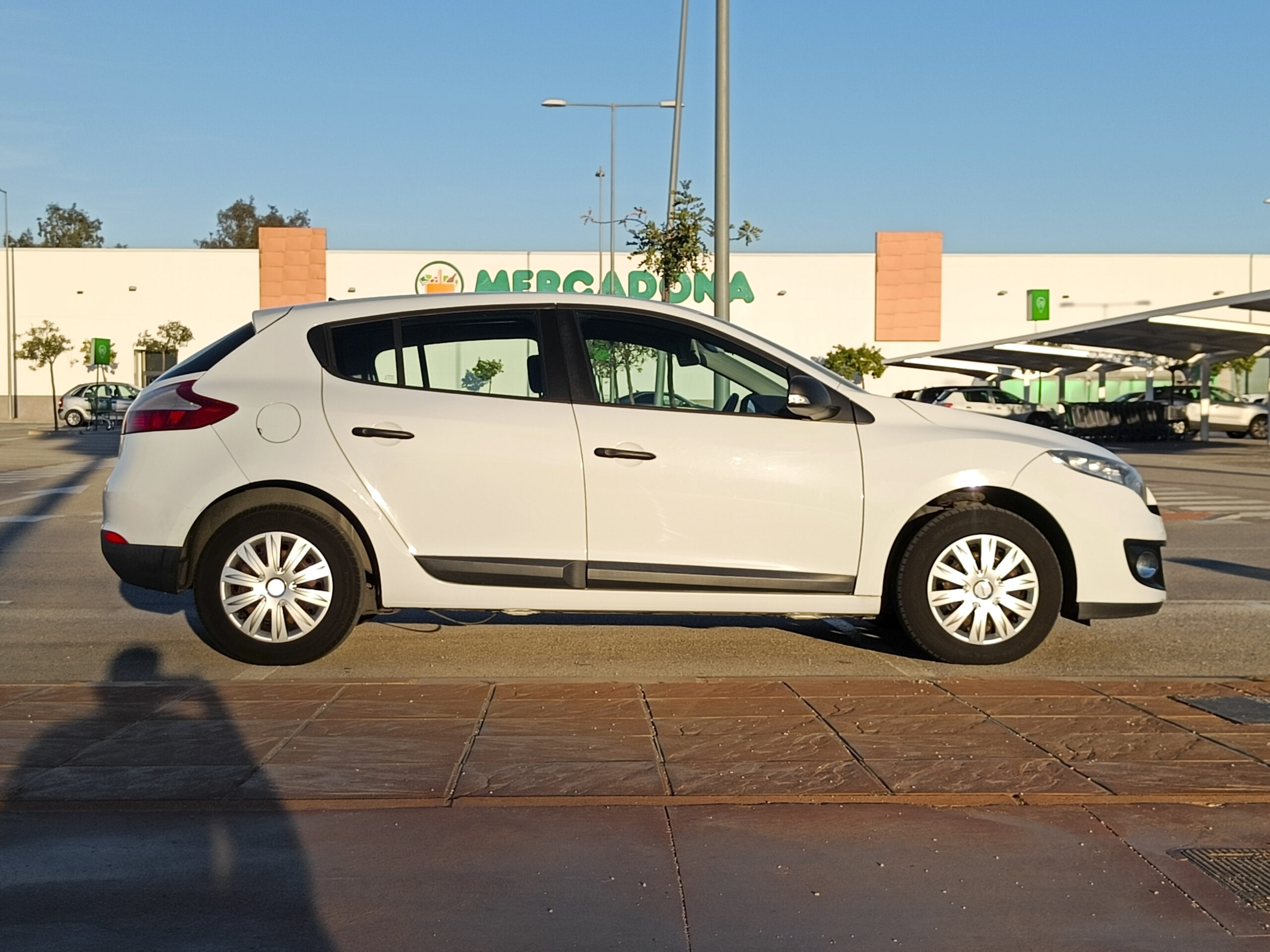 RENAULT MEGANE III 1.6 AUTHENTIQUE – 2013 – GASOLINA – 101cv – 87.000 kms – desde 129€/mes – UNICO PROPIETARIO