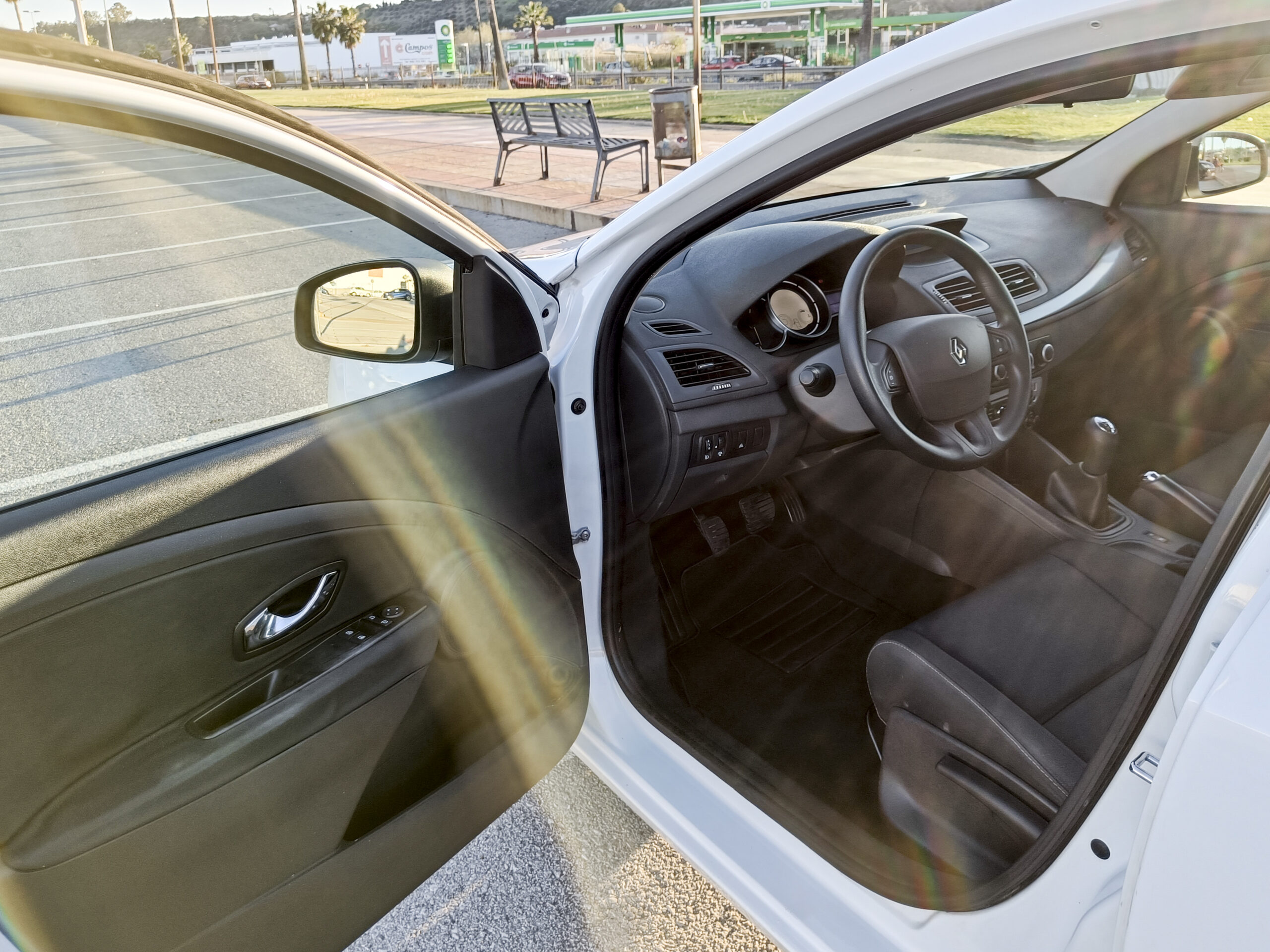 RENAULT MEGANE III 1.6 AUTHENTIQUE – 2013 – GASOLINA – 101cv – 87.000 kms – desde 129€/mes – UNICO PROPIETARIO