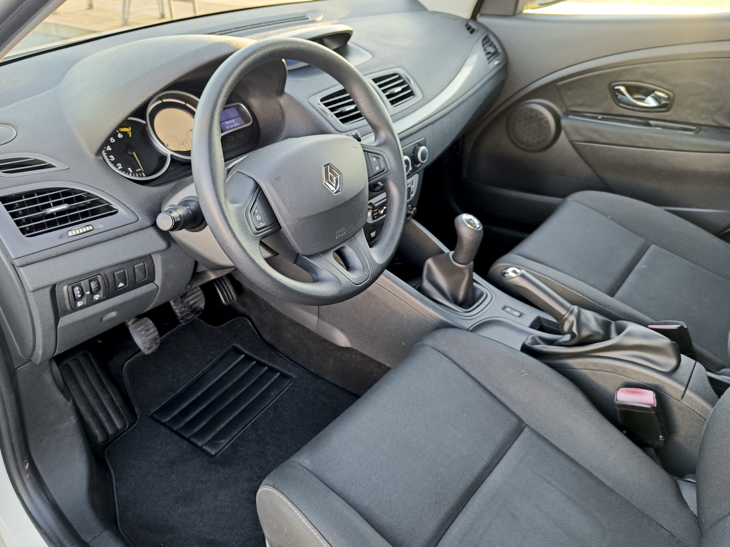 RENAULT MEGANE III 1.6 AUTHENTIQUE – 2013 – GASOLINA – 101cv – 87.000 kms – desde 129€/mes – UNICO PROPIETARIO