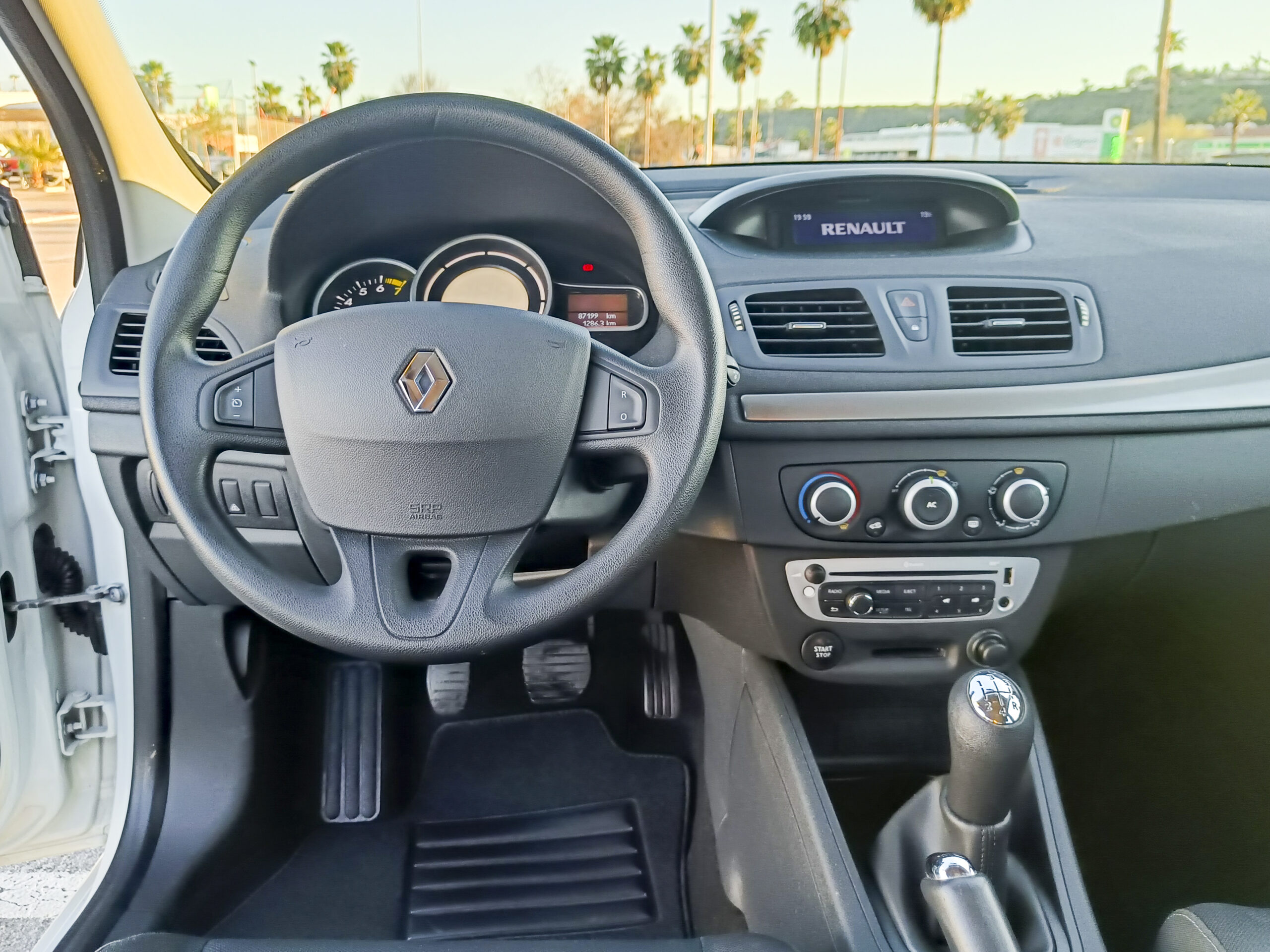 RENAULT MEGANE III 1.6 AUTHENTIQUE – 2013 – GASOLINA – 101cv – 87.000 kms – desde 129€/mes – UNICO PROPIETARIO