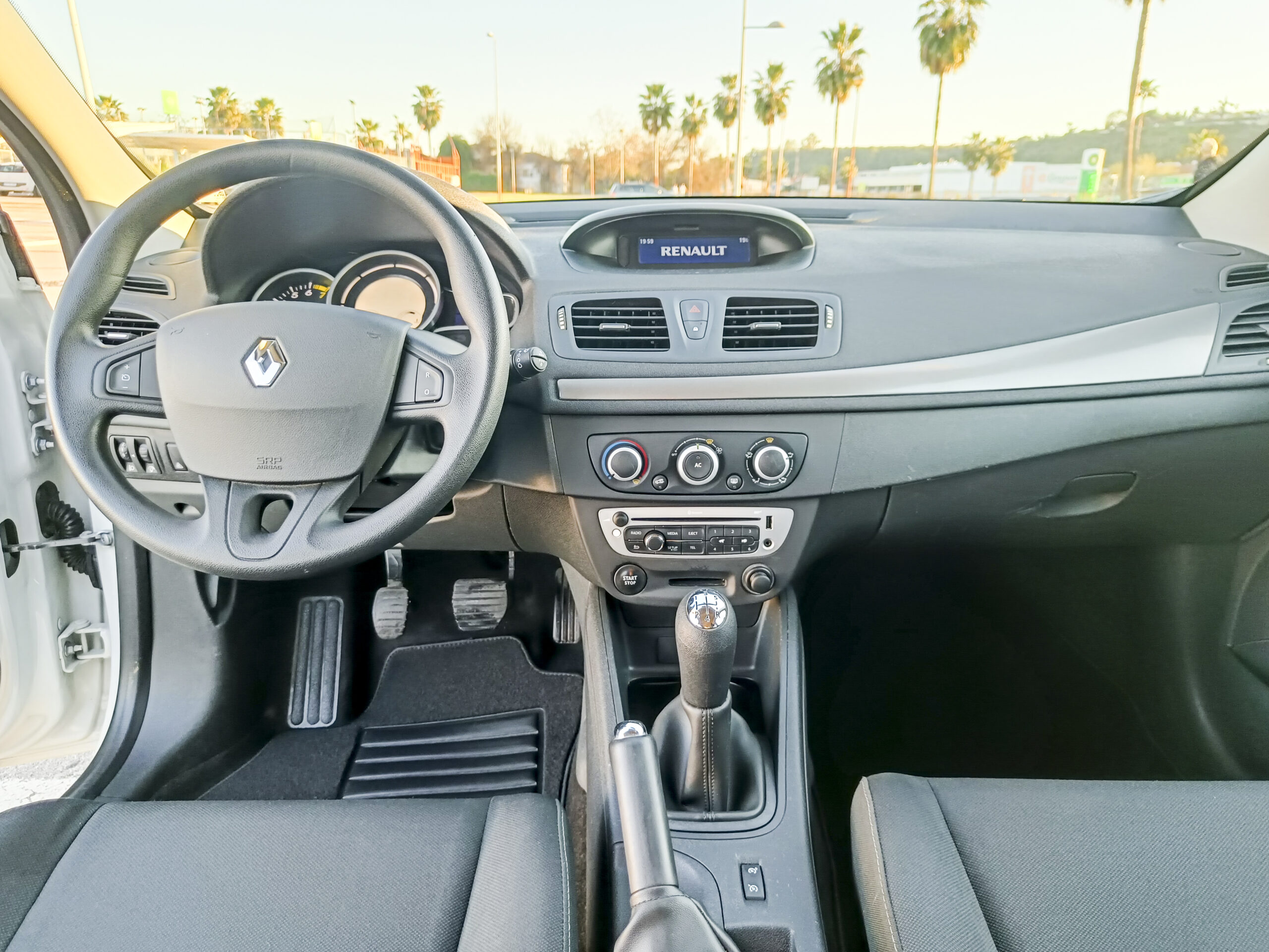 RENAULT MEGANE III 1.6 AUTHENTIQUE – 2013 – GASOLINA – 101cv – 87.000 kms – desde 129€/mes – UNICO PROPIETARIO