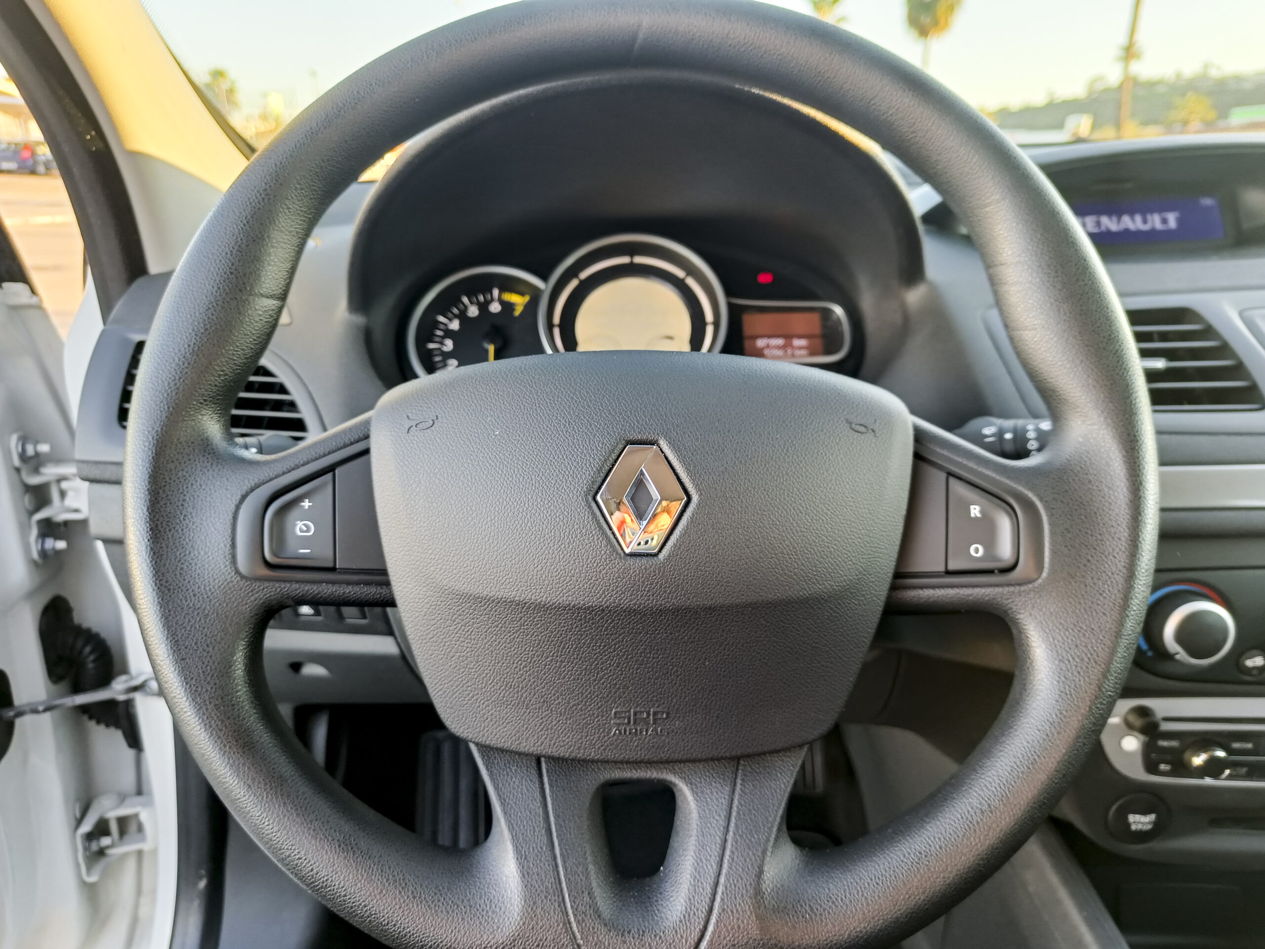 RENAULT MEGANE III 1.6 AUTHENTIQUE – 2013 – GASOLINA – 101cv – 87.000 kms – desde 129€/mes – UNICO PROPIETARIO