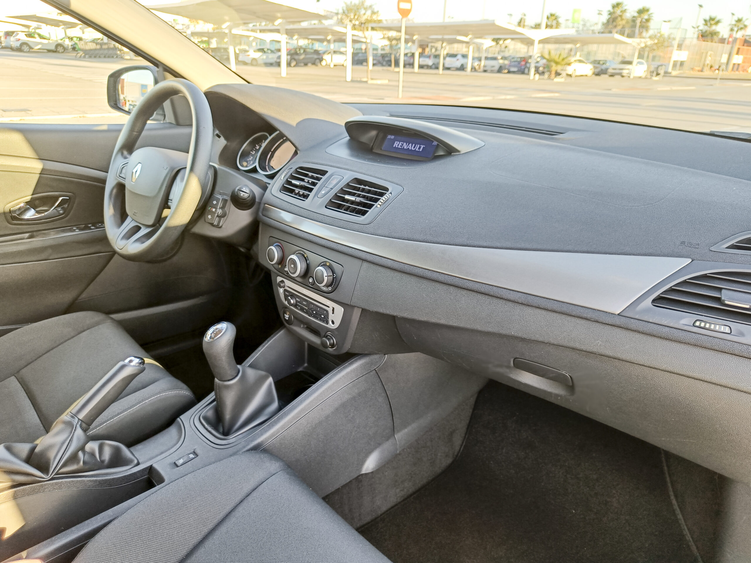 RENAULT MEGANE III 1.6 AUTHENTIQUE – 2013 – GASOLINA – 101cv – 87.000 kms – desde 129€/mes – UNICO PROPIETARIO