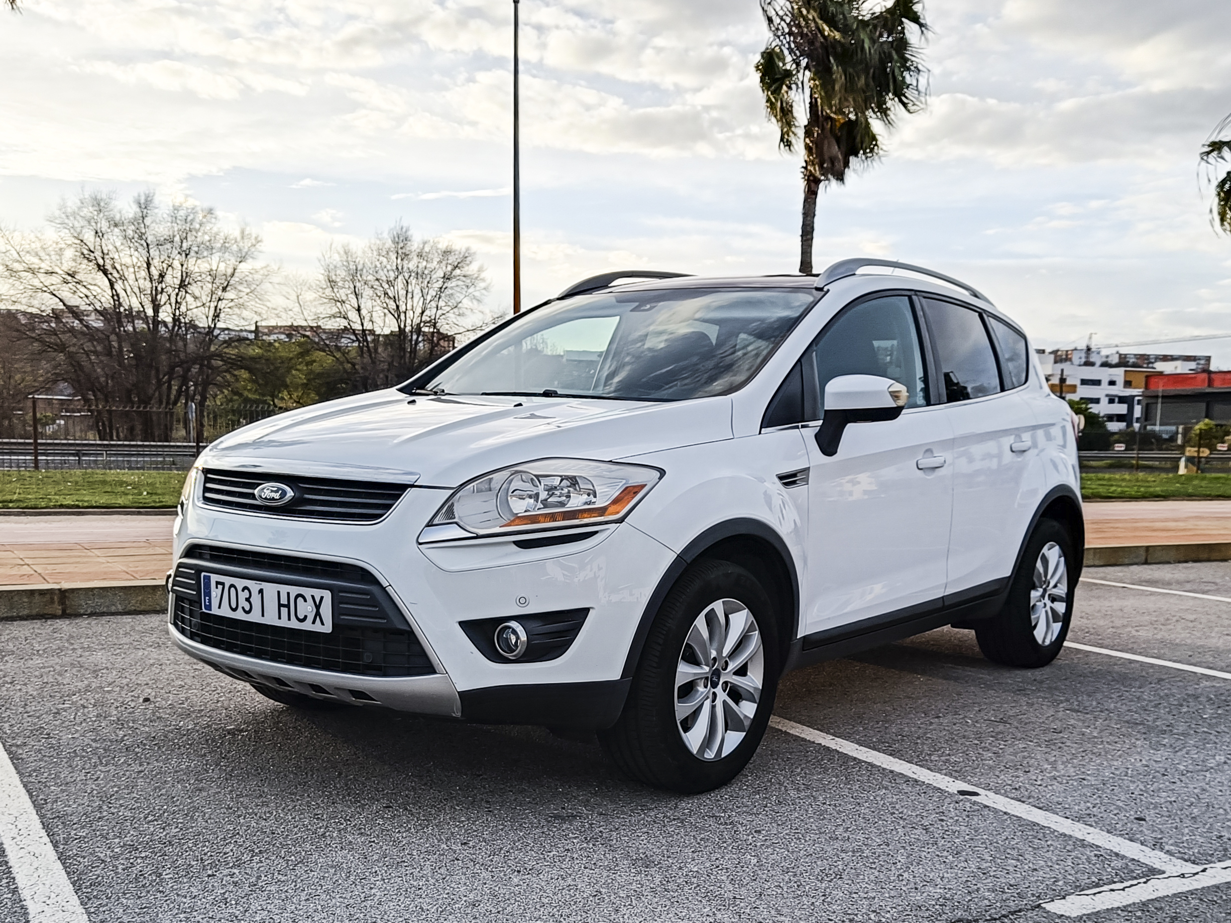 FORD KUGA 2.0 TDCi – DIESEL – 140CV – 2011 – 189.000 KMS – DESDE 160€/MES