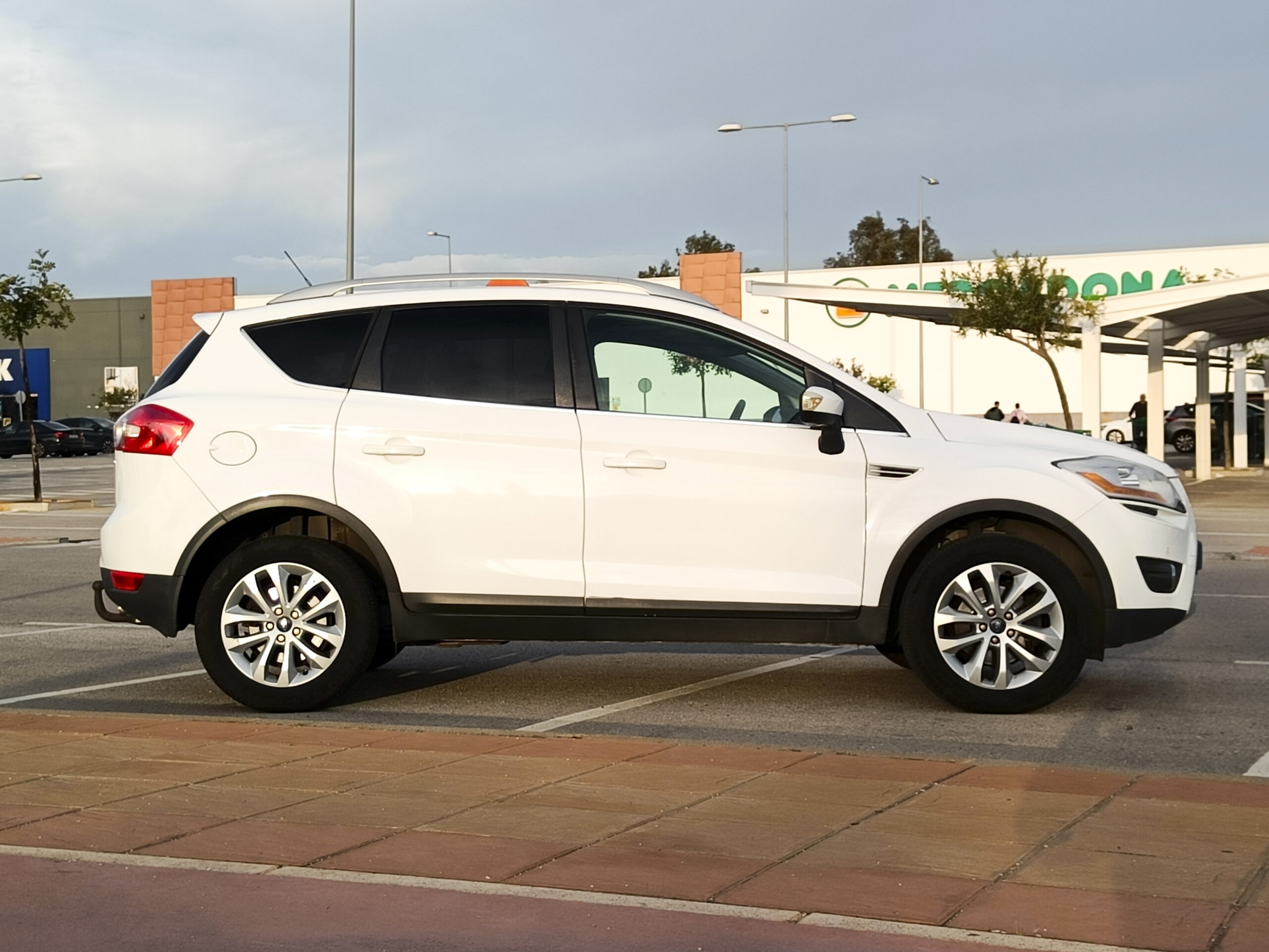 FORD KUGA 2.0 TDCi – DIESEL – 140CV – 2011 – 189.000 KMS – DESDE 160€/MES