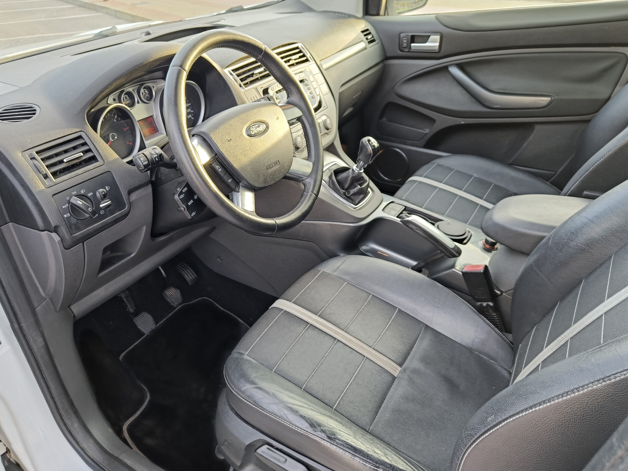 FORD KUGA 2.0 TDCi – DIESEL – 140CV – 2011 – 189.000 KMS – DESDE 160€/MES