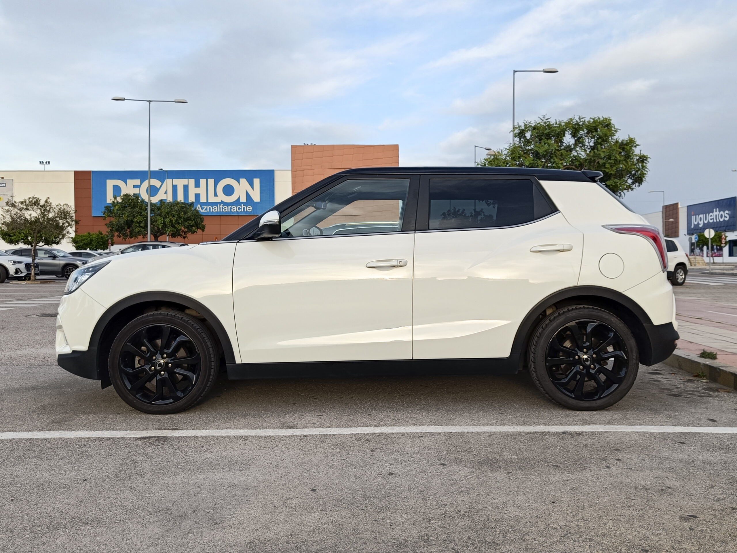 SSANGYONG TIVOLI G16 LINE 4×2 – 128 cv – 2016 – GASOLINA – 53.900 kms – desde 189€/mes – 18″ – NAVEGADOR – HASTA 1.200€ DESCUENTO