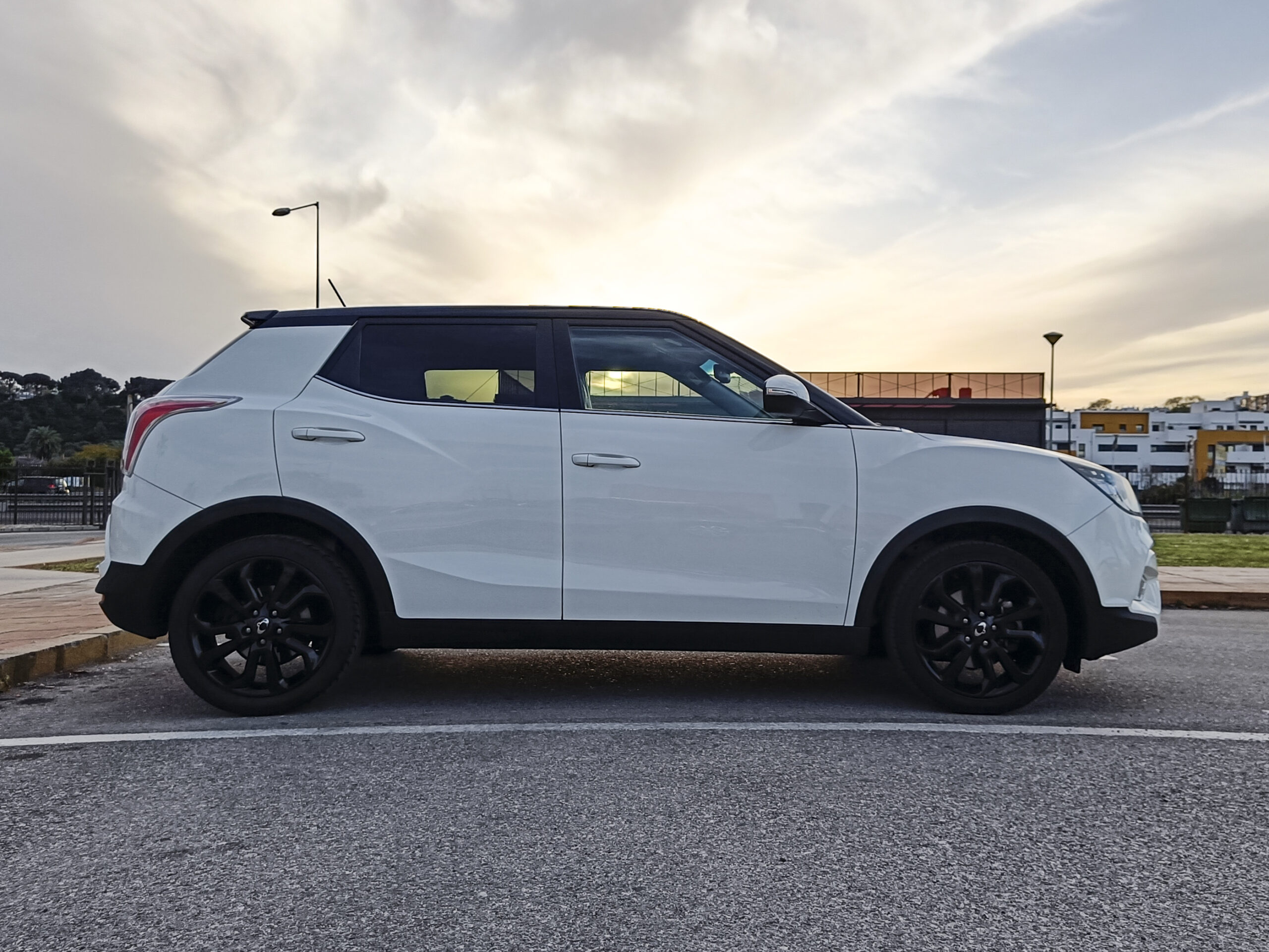 SSANGYONG TIVOLI G16 LINE 4×2 – 128 cv – 2016 – GASOLINA – 53.900 kms – desde 189€/mes – 18″ – NAVEGADOR – HASTA 1.200€ DESCUENTO