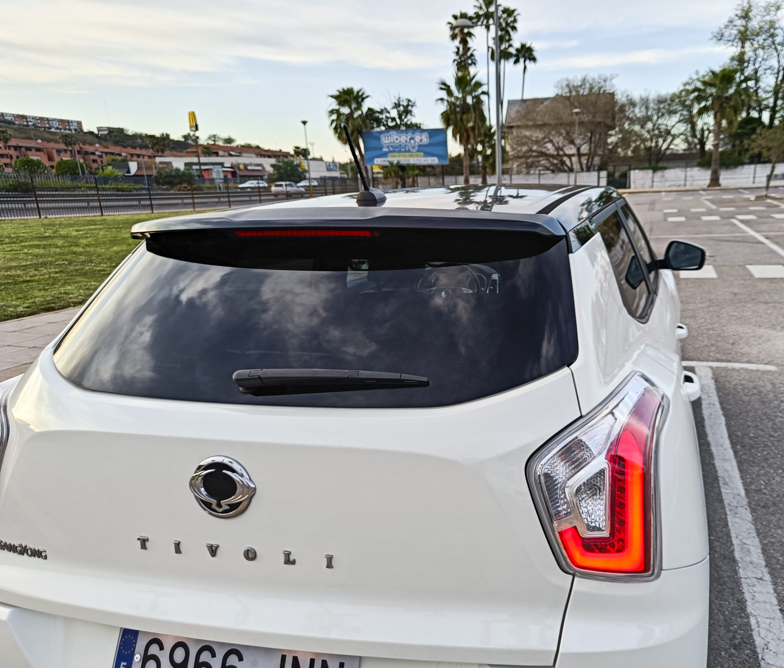 SSANGYONG TIVOLI G16 LINE 4×2 – 128 cv – 2016 – GASOLINA – 53.900 kms – desde 189€/mes – 18″ – NAVEGADOR – HASTA 1.200€ DESCUENTO