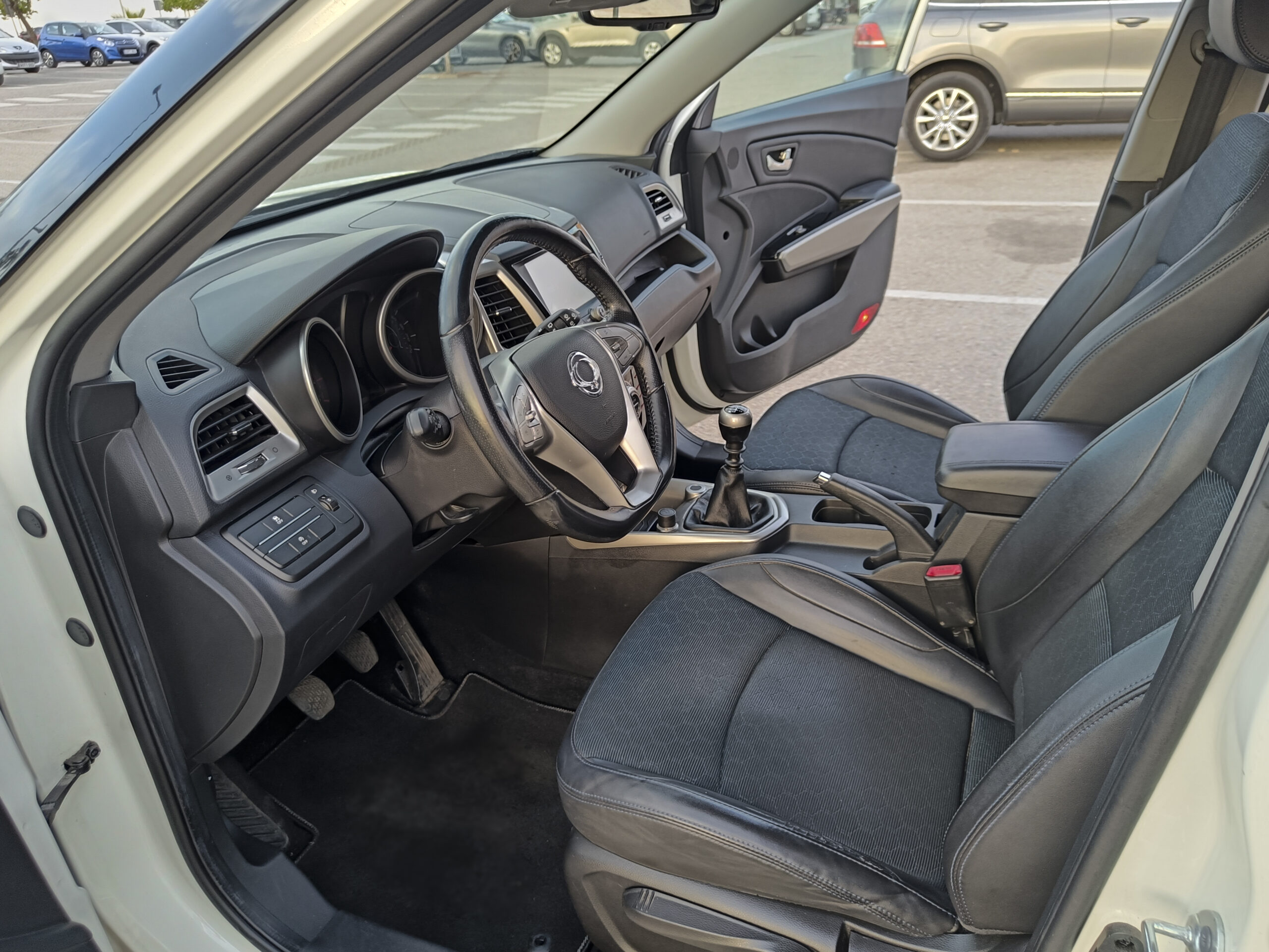 SSANGYONG TIVOLI G16 LINE 4×2 – 128 cv – 2016 – GASOLINA – 53.900 kms – desde 189€/mes – 18″ – NAVEGADOR – HASTA 1.200€ DESCUENTO