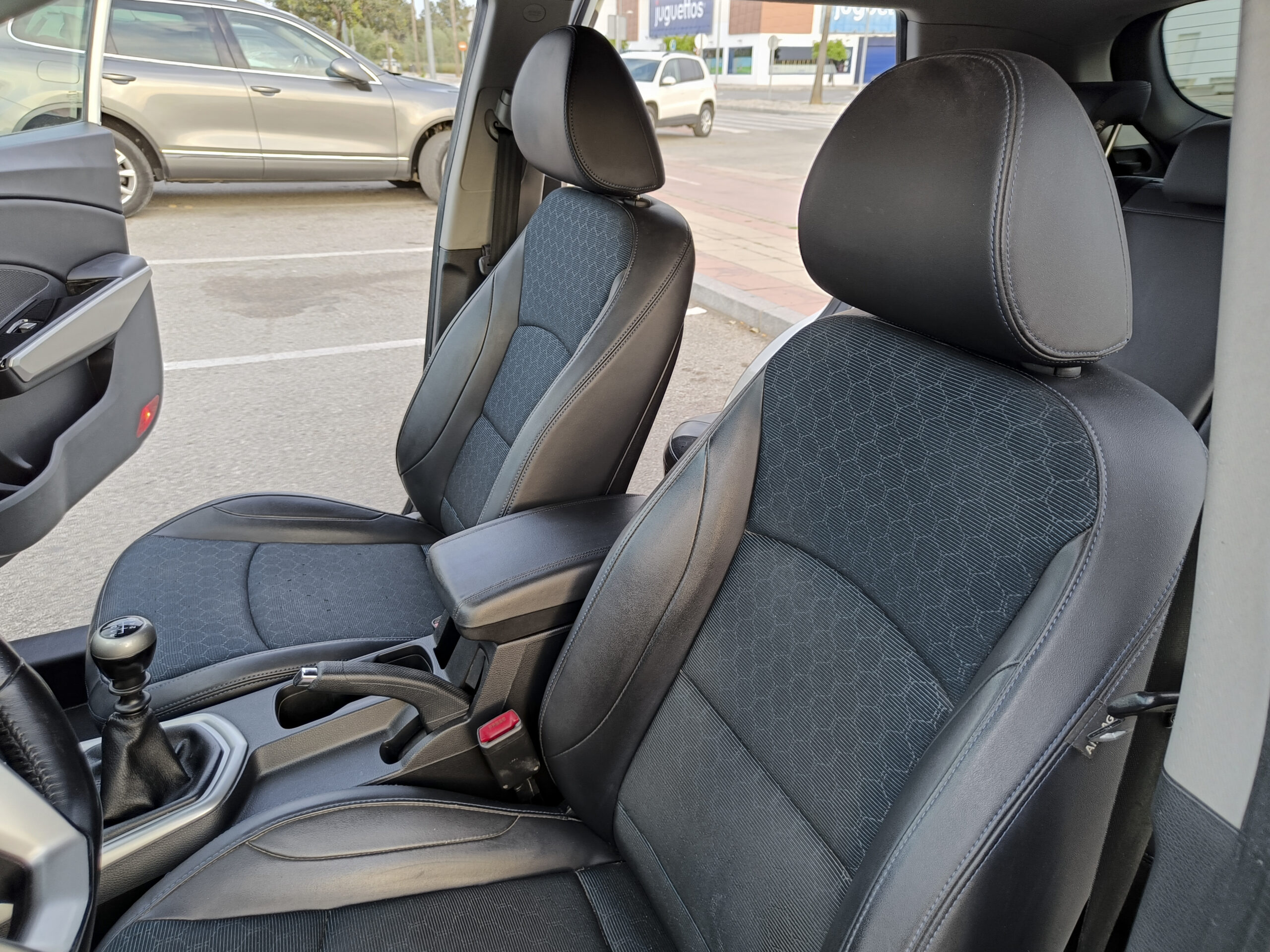 SSANGYONG TIVOLI G16 LINE 4×2 – 128 cv – 2016 – GASOLINA – 53.900 kms – desde 189€/mes – 18″ – NAVEGADOR – HASTA 1.200€ DESCUENTO