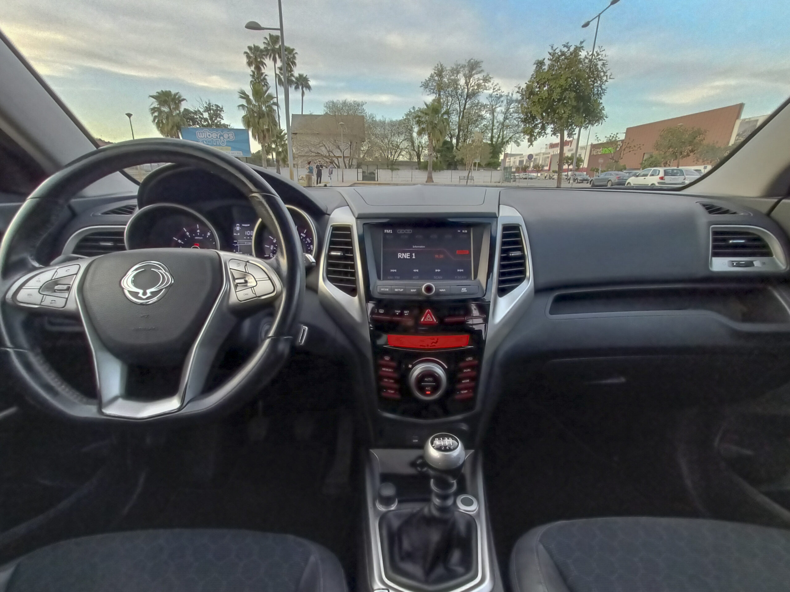 SSANGYONG TIVOLI G16 LINE 4×2 – 128 cv – 2016 – GASOLINA – 53.900 kms – desde 189€/mes – 18″ – NAVEGADOR – HASTA 1.200€ DESCUENTO