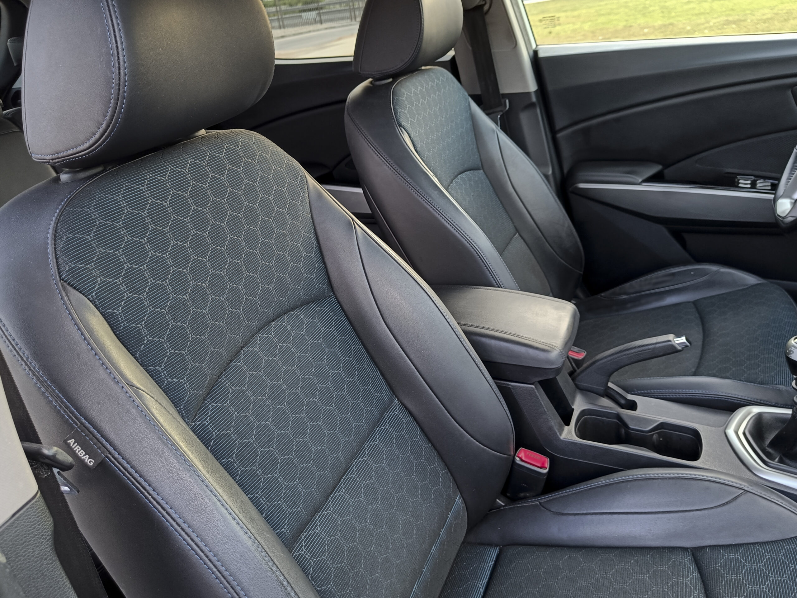 SSANGYONG TIVOLI G16 LINE 4×2 – 128 cv – 2016 – GASOLINA – 53.900 kms – desde 189€/mes – 18″ – NAVEGADOR – HASTA 1.200€ DESCUENTO