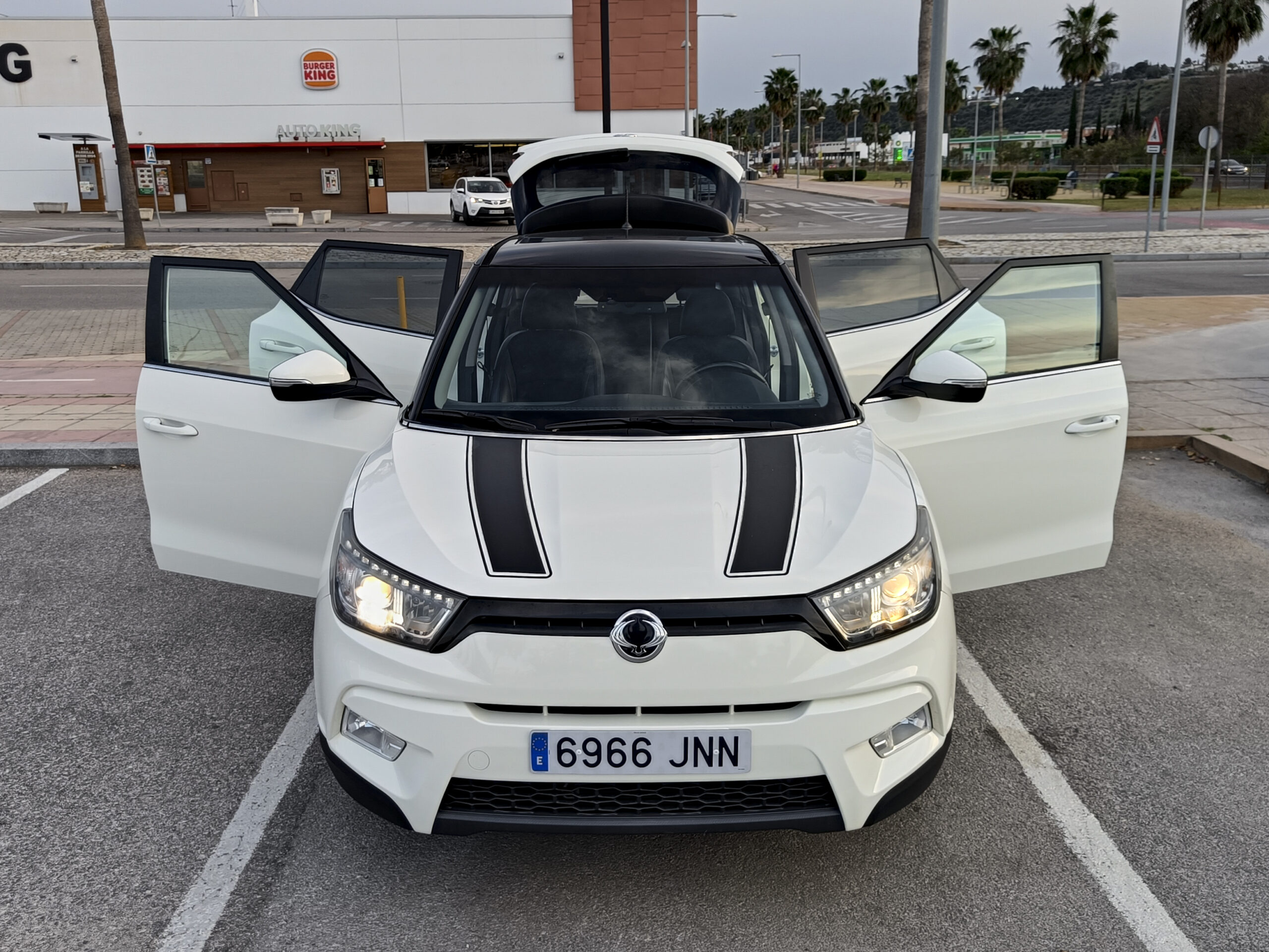 SSANGYONG TIVOLI G16 LINE 4×2 – 128 cv – 2016 – GASOLINA – 53.900 kms – desde 189€/mes – 18″ – NAVEGADOR – HASTA 1.200€ DESCUENTO