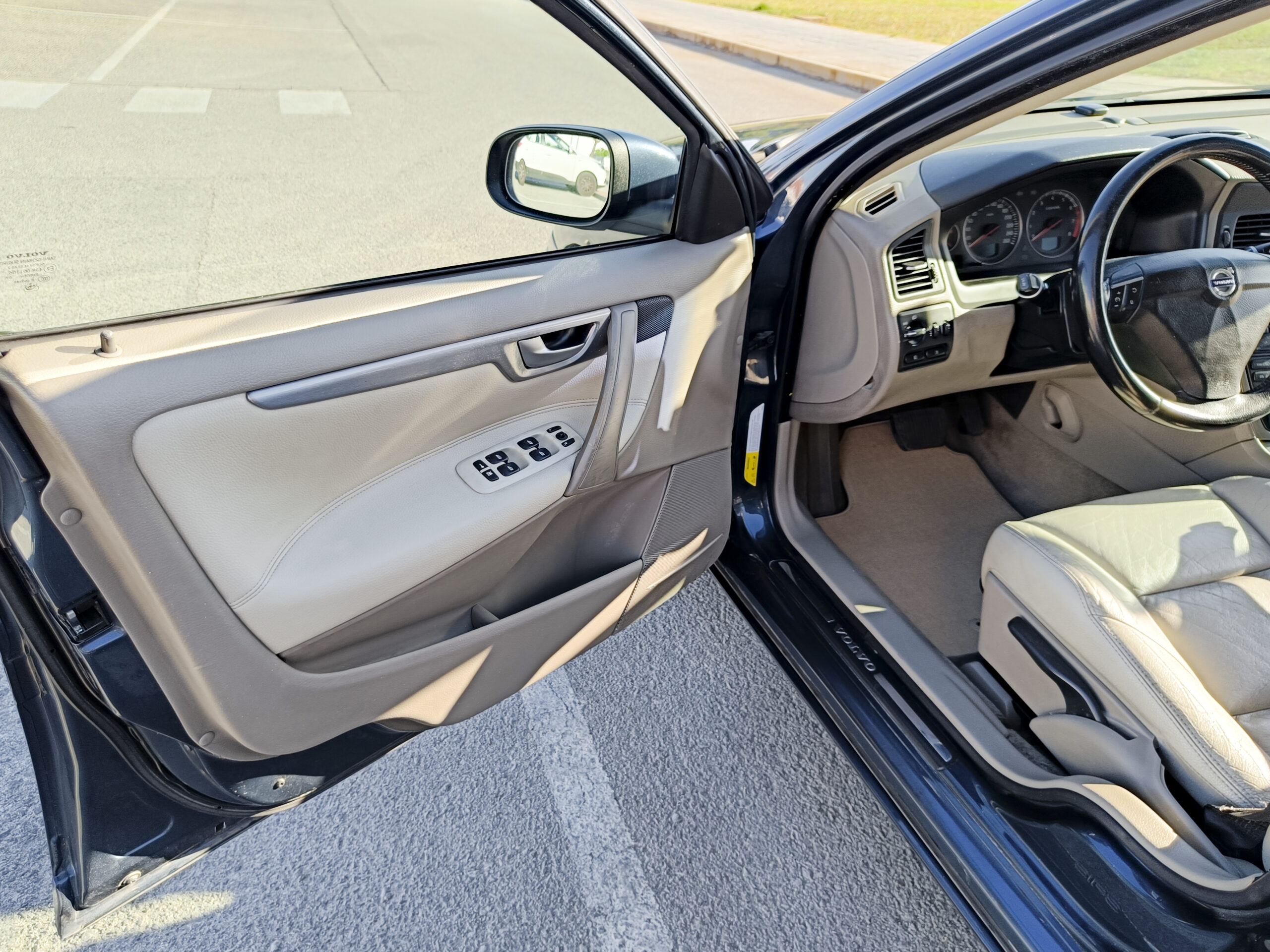 VOLVO S60 2.4 – 170 cv – 2007 – Gasolina – Automatico – desde 137€/mes