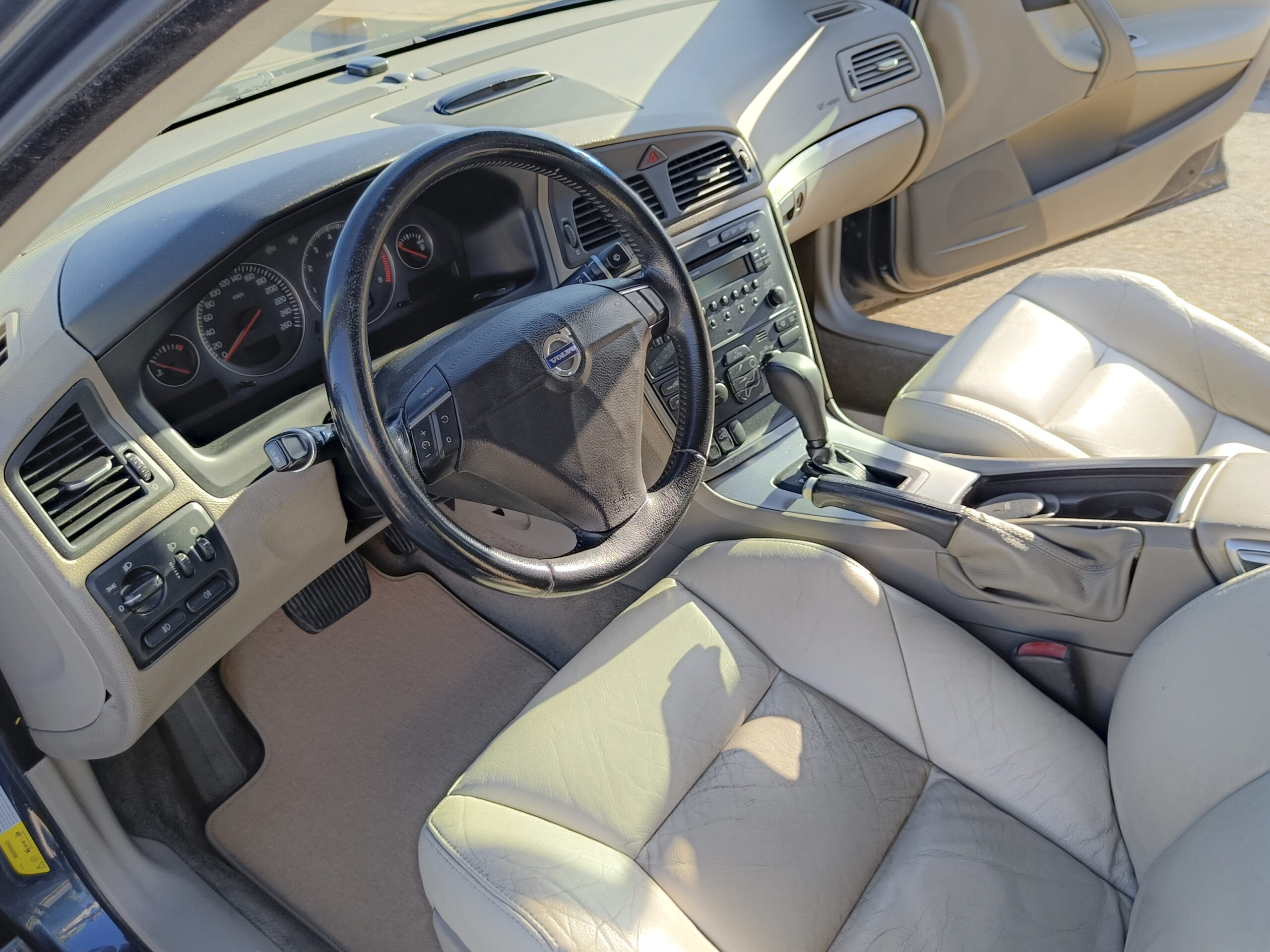 VOLVO S60 2.4 – 170 cv – 2007 – Gasolina – Automatico – desde 137€/mes