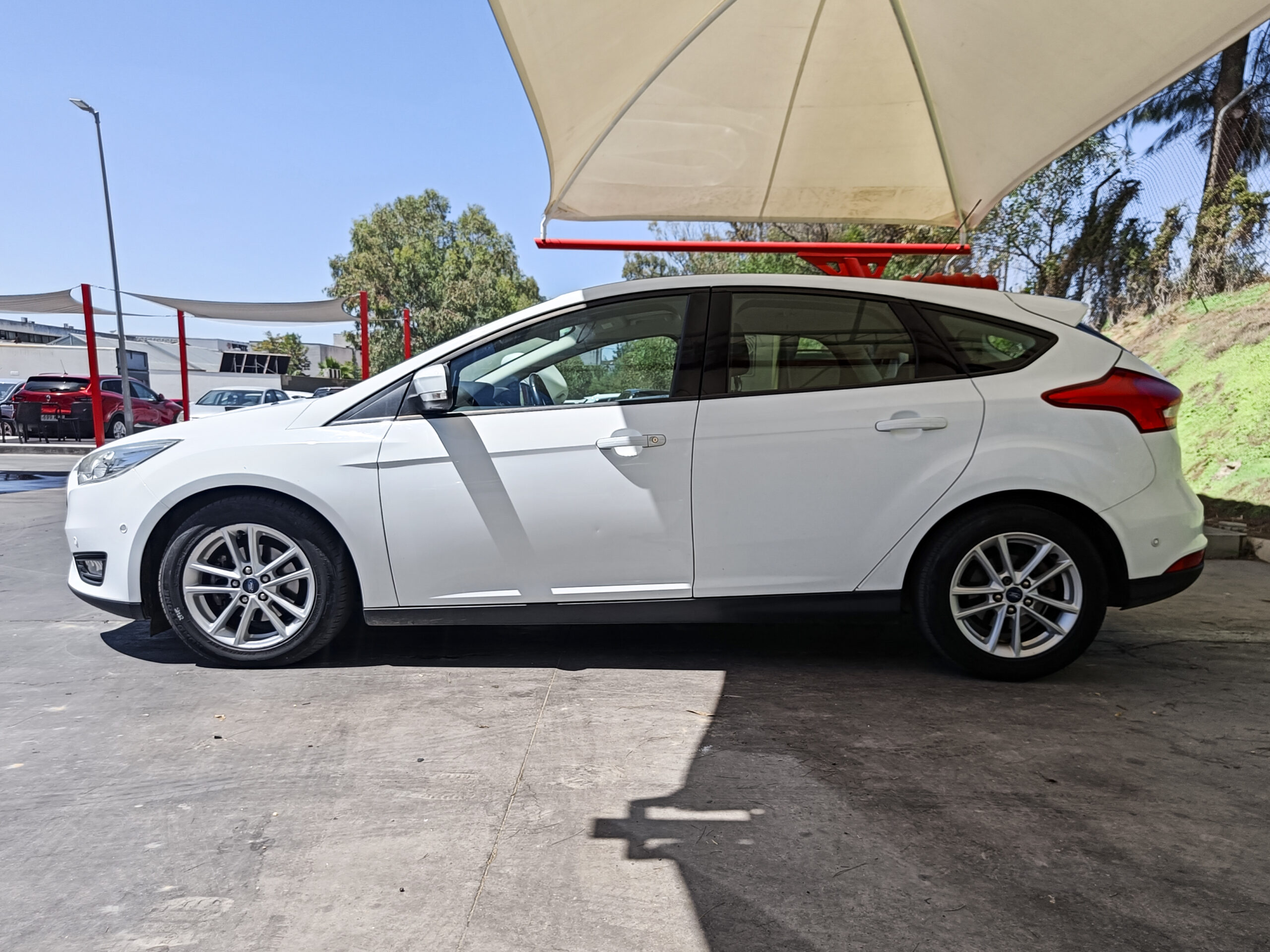 FORD FOCUS 1.0 ECOBOOST _ 125 cv _ 2015 _ 105.000 kms _ Gasolina _ desde 171€/mes _ hasta 600€ de descuento