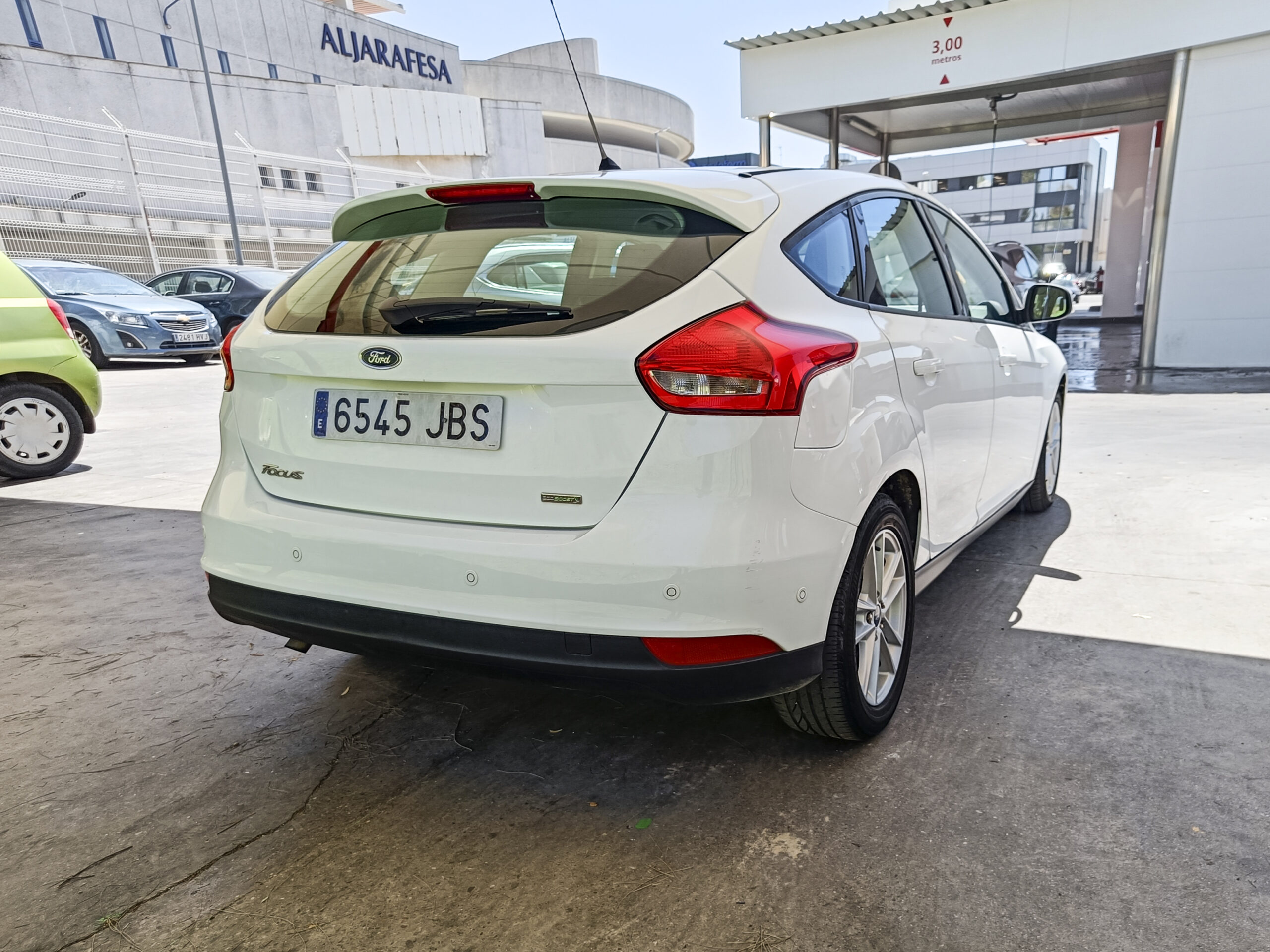 FORD FOCUS 1.0 ECOBOOST _ 125 cv _ 2015 _ 105.000 kms _ Gasolina _ desde 171€/mes _ hasta 600€ de descuento