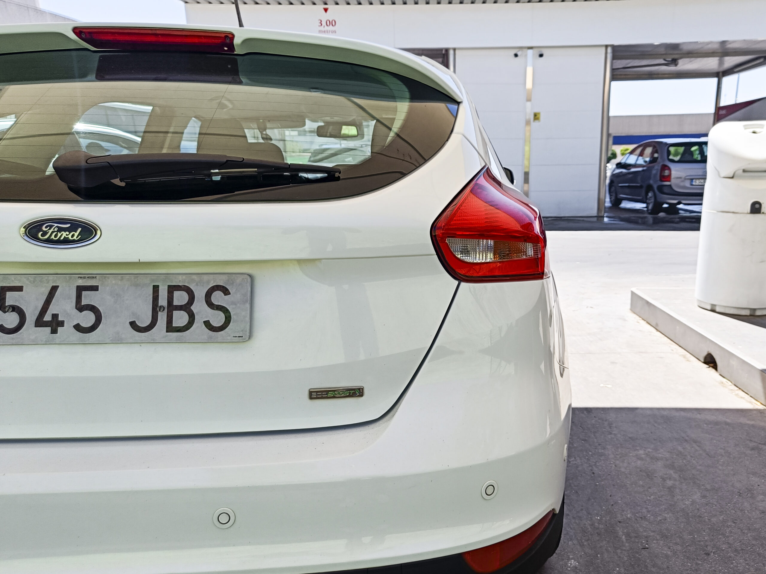 FORD FOCUS 1.0 ECOBOOST _ 125 cv _ 2015 _ 105.000 kms _ Gasolina _ desde 171€/mes _ hasta 600€ de descuento