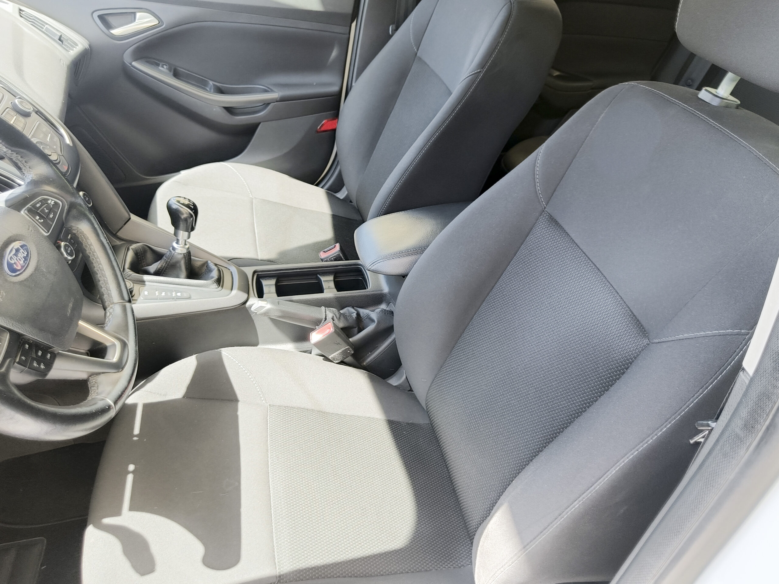 FORD FOCUS 1.0 ECOBOOST _ 125 cv _ 2015 _ 105.000 kms _ Gasolina _ desde 171€/mes _ hasta 600€ de descuento