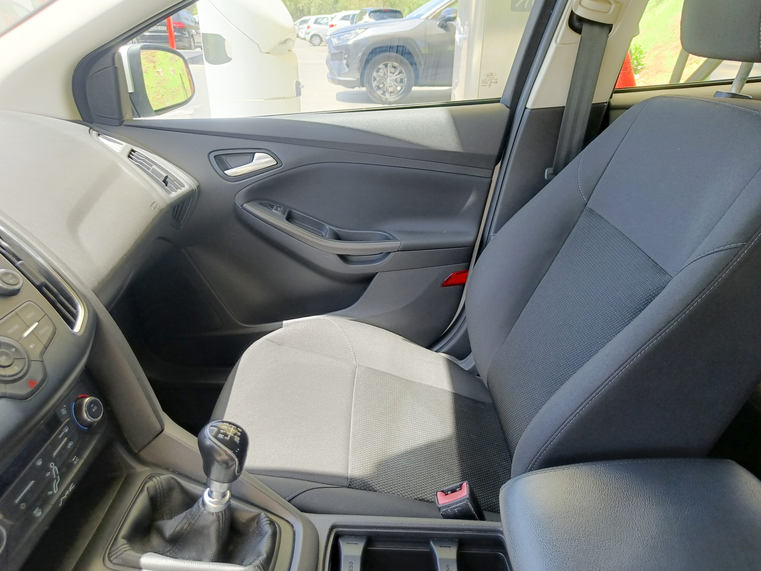 FORD FOCUS 1.0 ECOBOOST _ 125 cv _ 2015 _ 105.000 kms _ Gasolina _ desde 171€/mes _ hasta 600€ de descuento