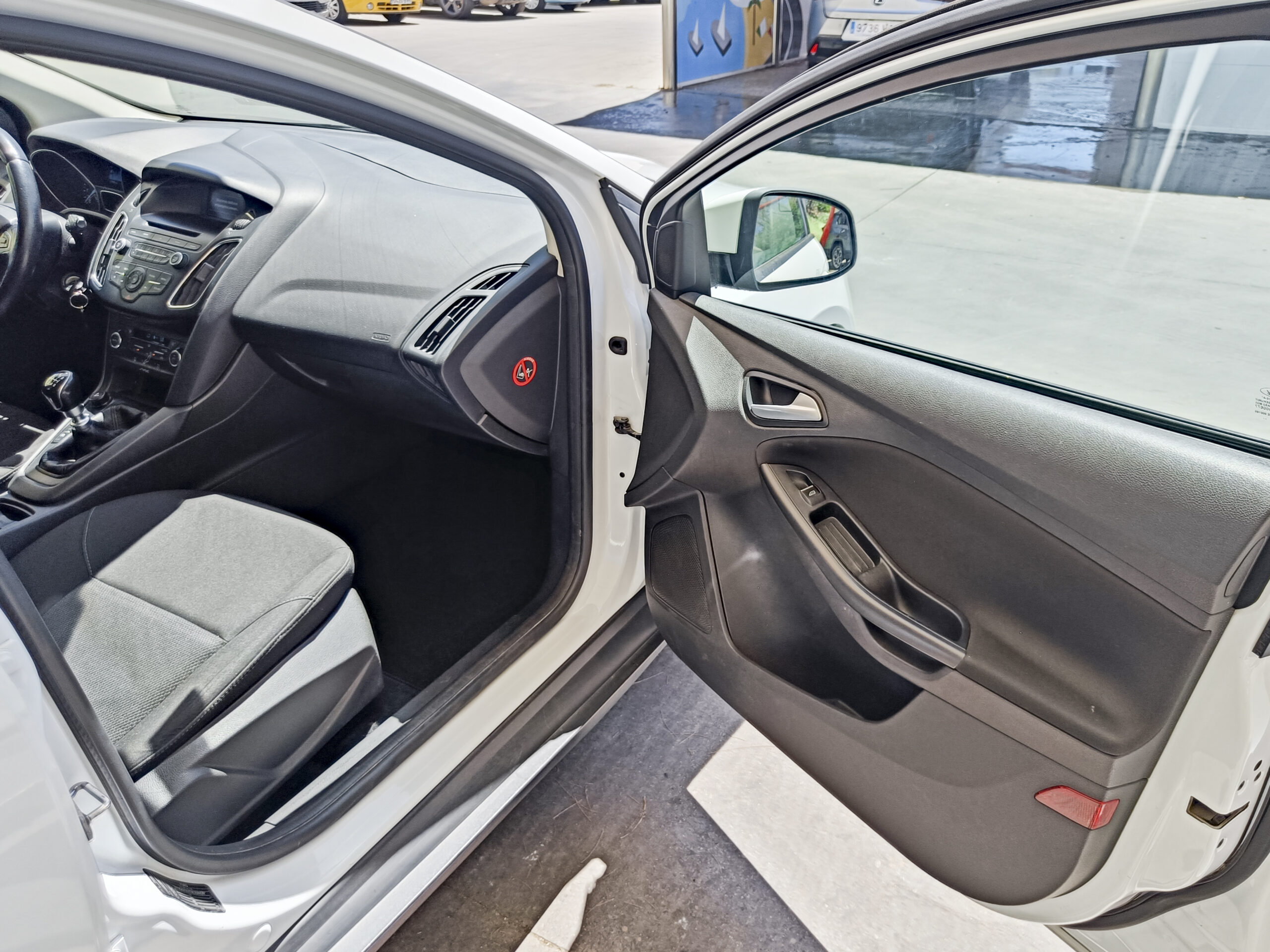 FORD FOCUS 1.0 ECOBOOST _ 125 cv _ 2015 _ 105.000 kms _ Gasolina _ desde 171€/mes _ hasta 600€ de descuento