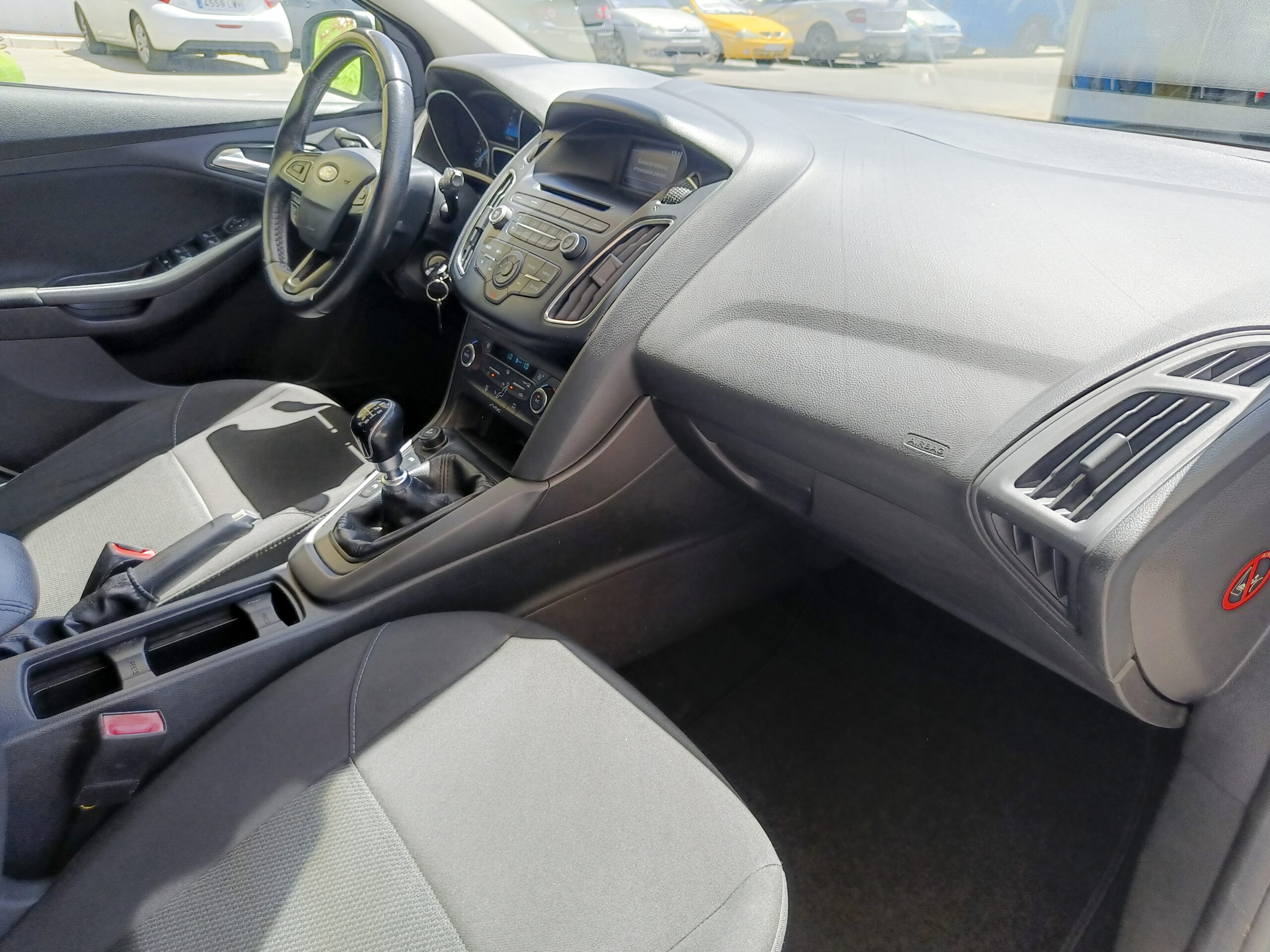 FORD FOCUS 1.0 ECOBOOST _ 125 cv _ 2015 _ 105.000 kms _ Gasolina _ desde 171€/mes _ hasta 600€ de descuento