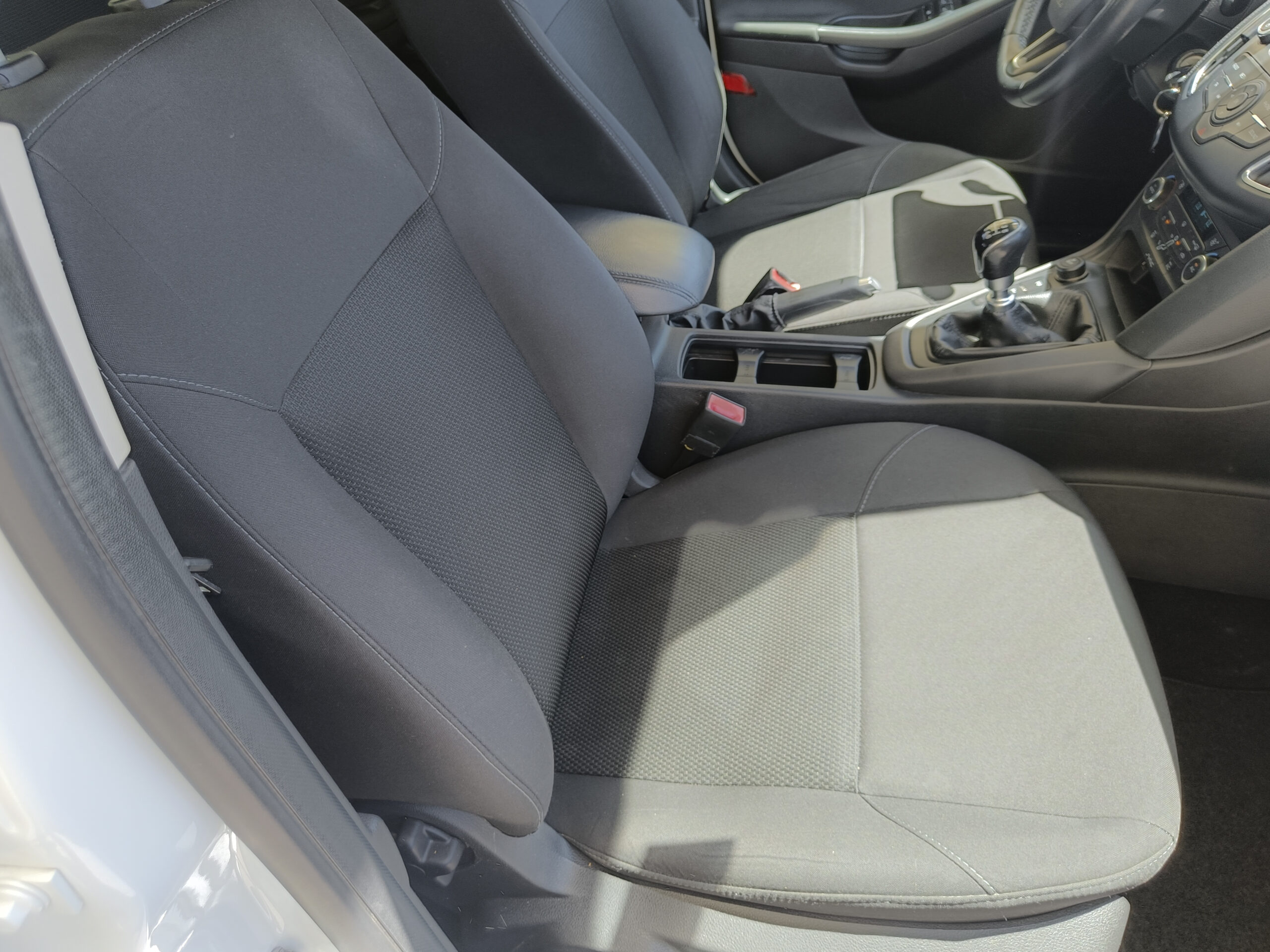 FORD FOCUS 1.0 ECOBOOST _ 125 cv _ 2015 _ 105.000 kms _ Gasolina _ desde 171€/mes _ hasta 600€ de descuento