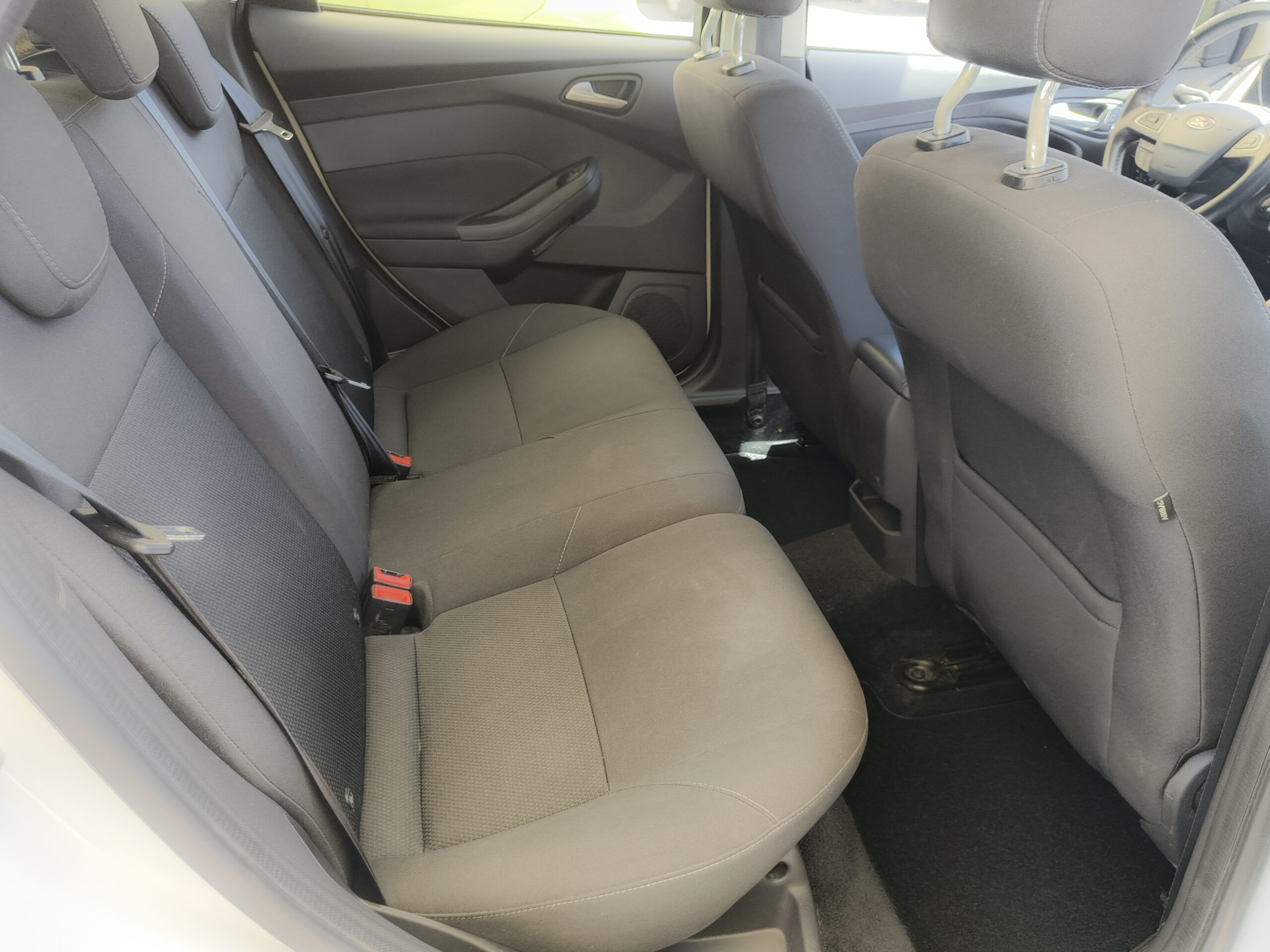 FORD FOCUS 1.0 ECOBOOST _ 125 cv _ 2015 _ 105.000 kms _ Gasolina _ desde 171€/mes _ hasta 600€ de descuento