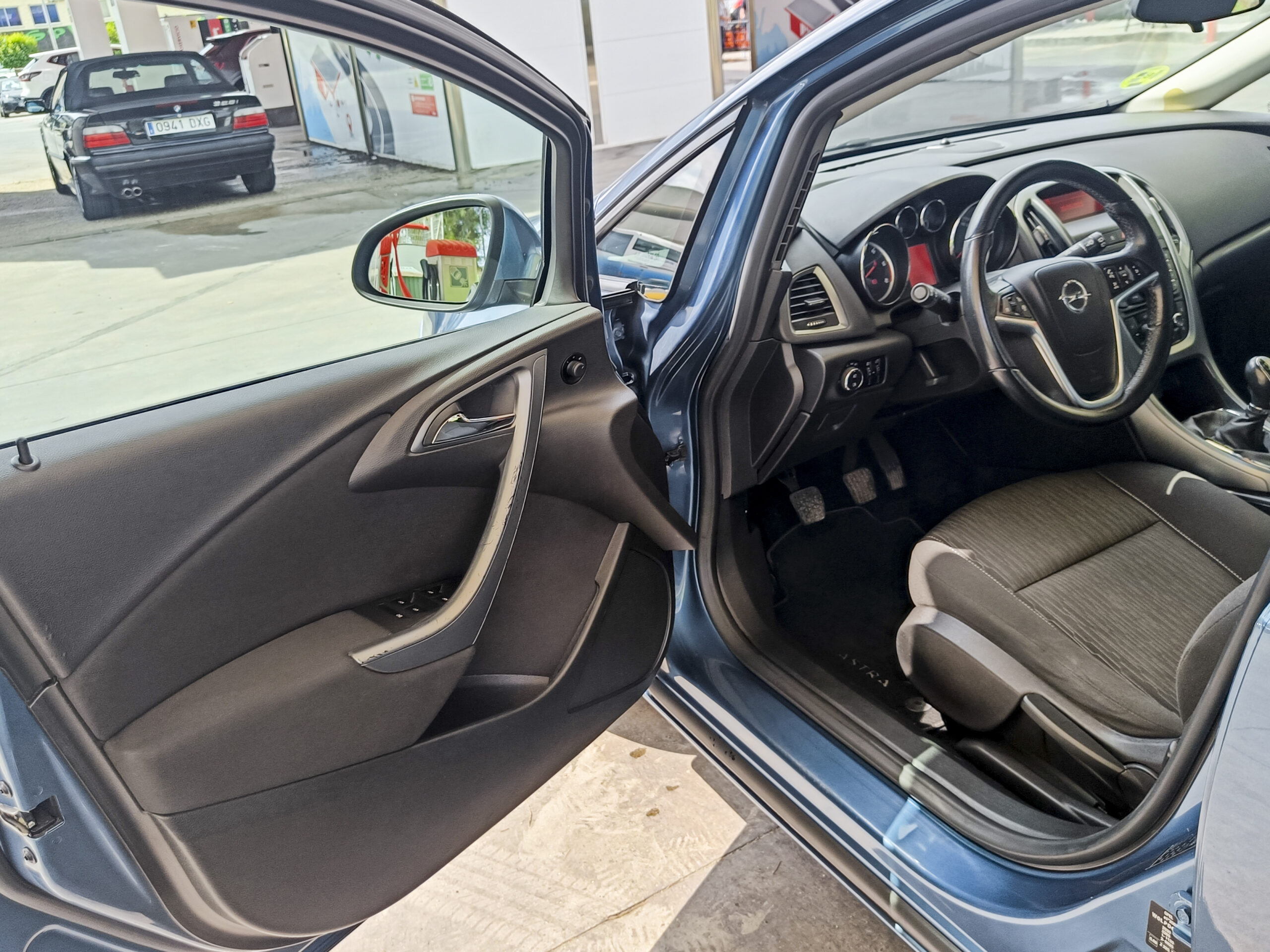 OPEL ASTRA 1.7CDTI S/S SELECTIVE _ 110 cv _ 2013 _ 87.000 kms _ Diesel _ desde 153€/mes _ hasta 500€ descuento