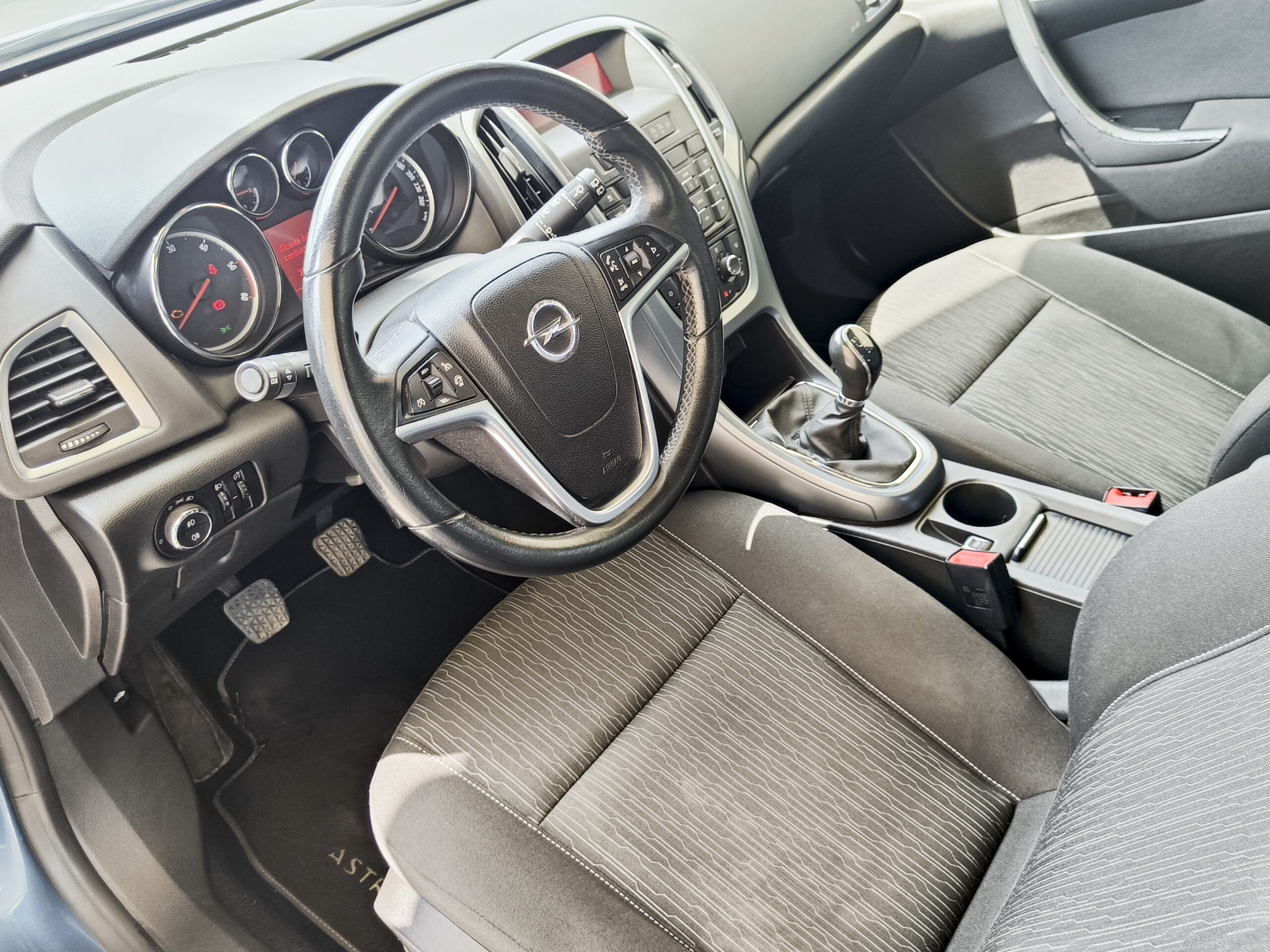 OPEL ASTRA 1.7CDTI S/S SELECTIVE _ 110 cv _ 2013 _ 87.000 kms _ Diesel _ desde 153€/mes _ hasta 500€ descuento