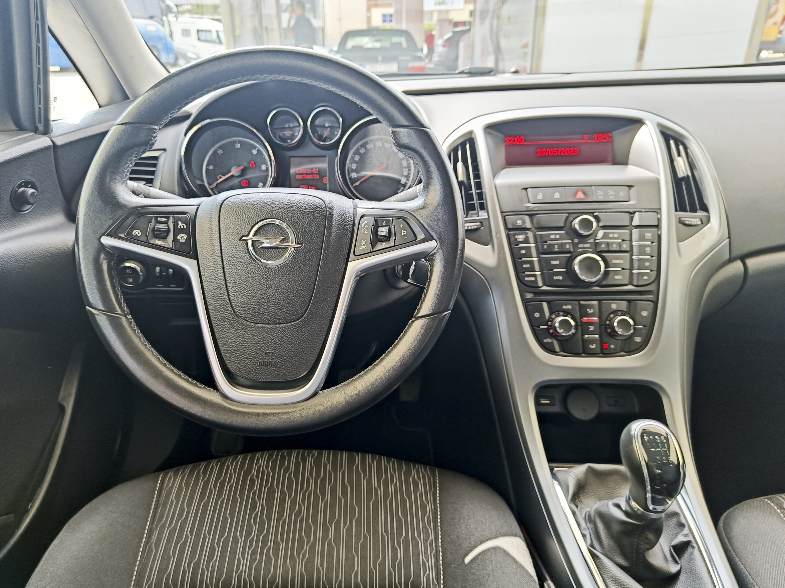 OPEL ASTRA 1.7CDTI S/S SELECTIVE _ 110 cv _ 2013 _ 87.000 kms _ Diesel _ desde 153€/mes _ hasta 500€ descuento